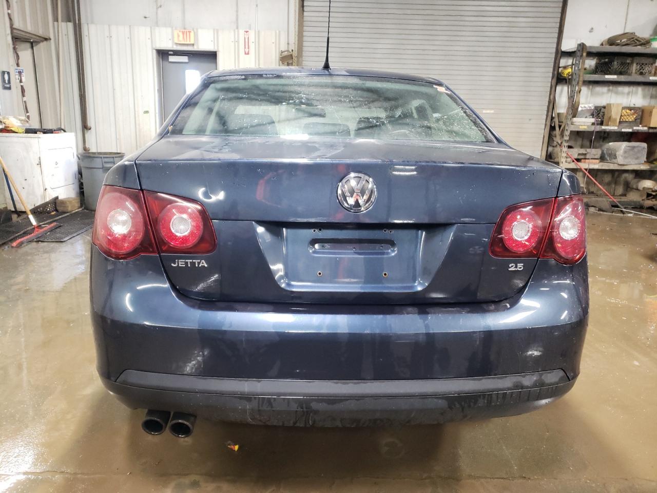 2010 Volkswagen Jetta - Image 6