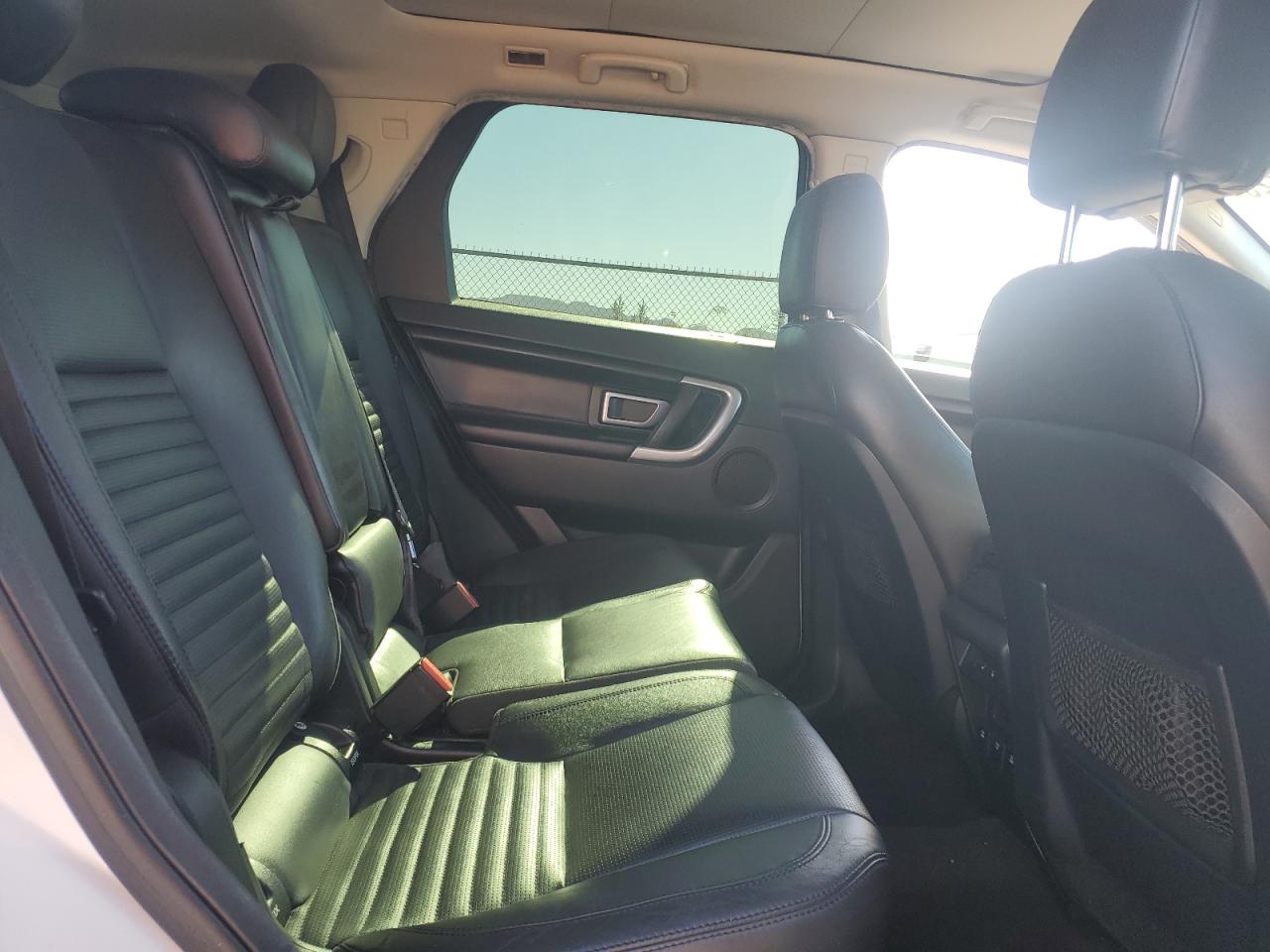 2016 Land Rover Discovery - Image 11