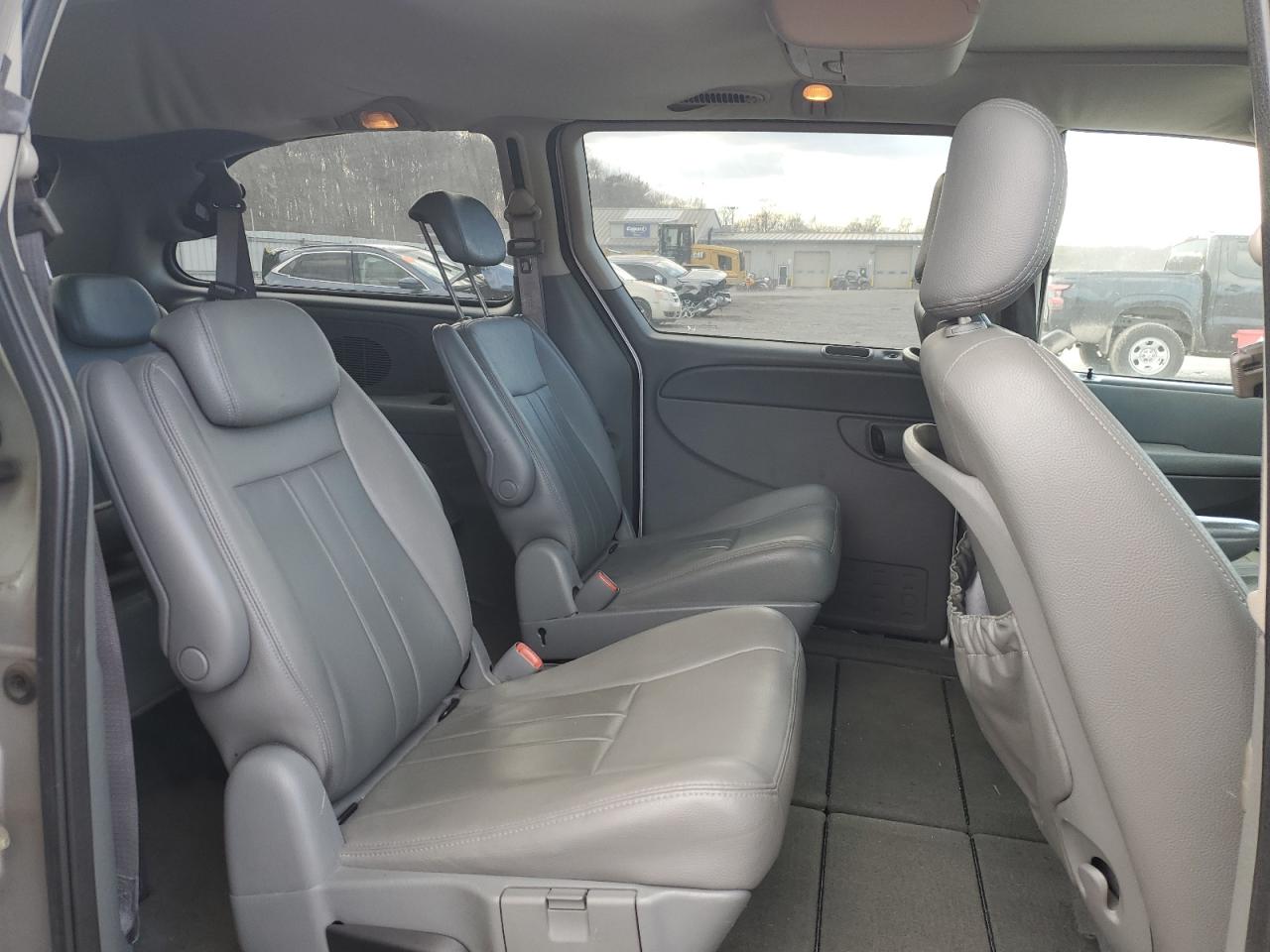 2006 Dodge Caravan - Image 11