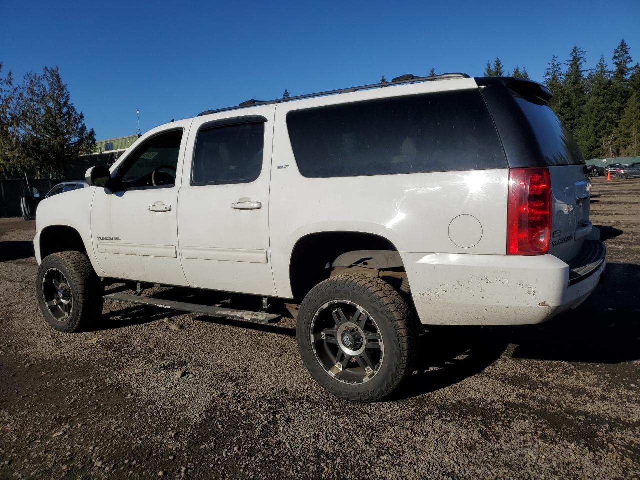 2012 GMC Yukon - Image 2