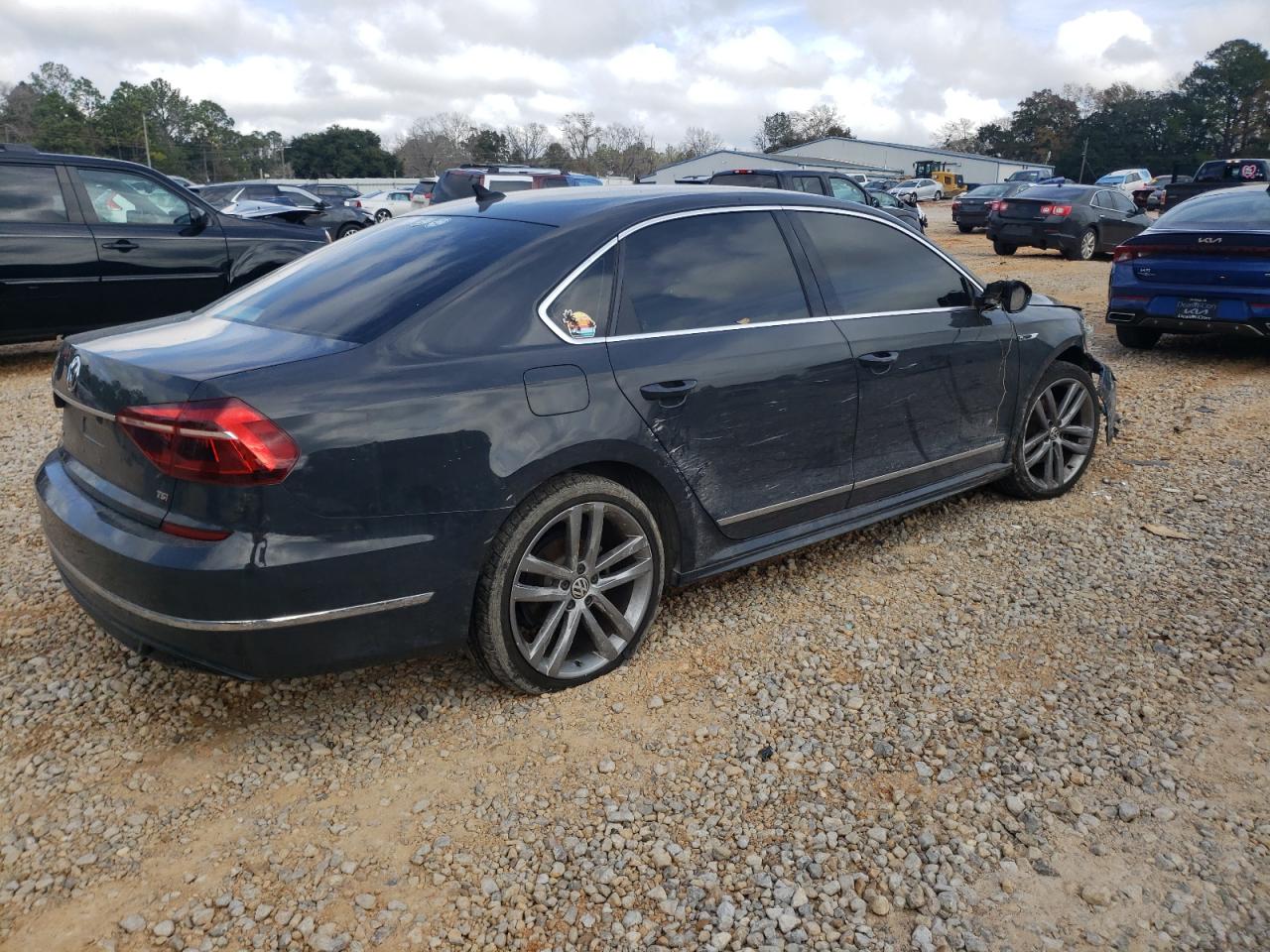 2017 Volkswagen Passat - Image 3