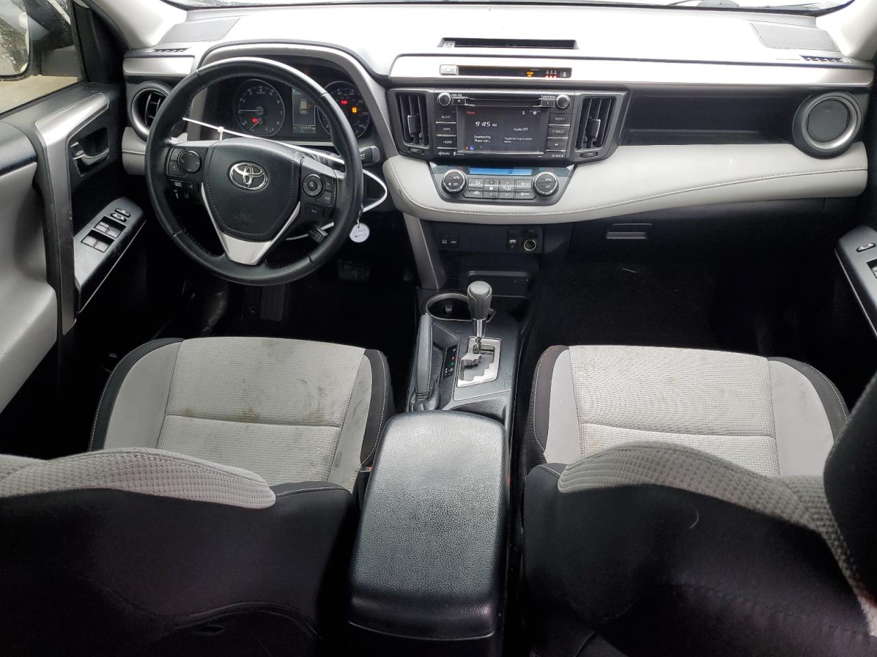 2017 Toyota RAV 4 - Image 8