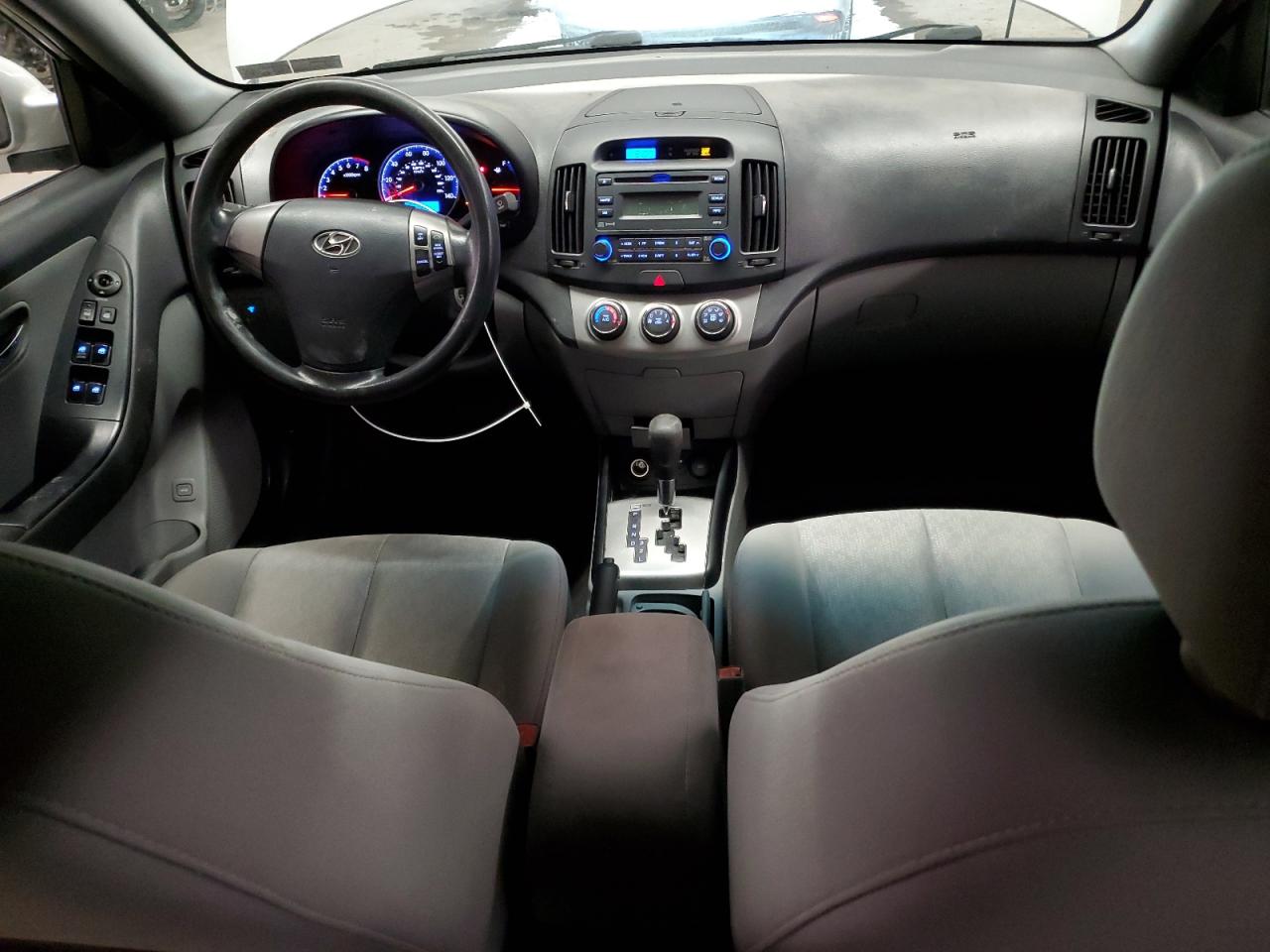 2010 Hyundai Elantra - Image 8
