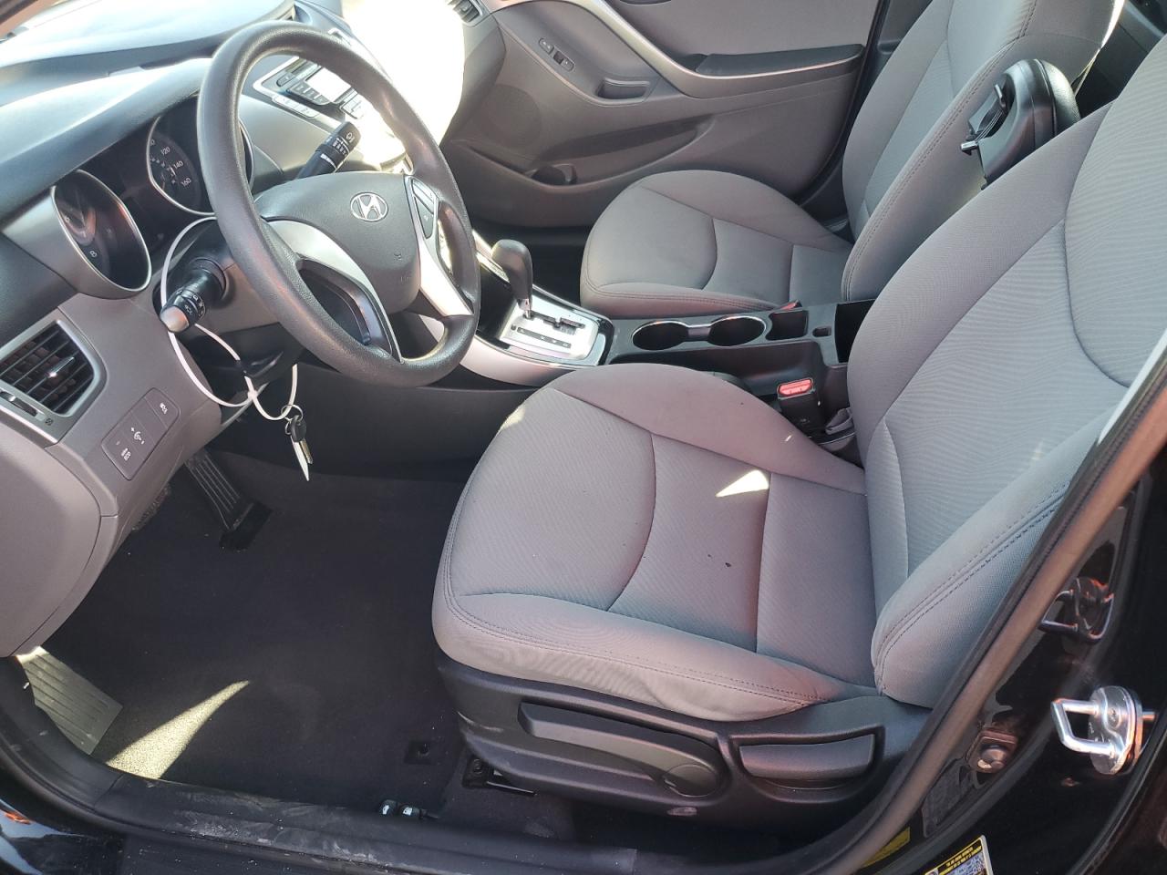2012 Hyundai Elantra - Image 7