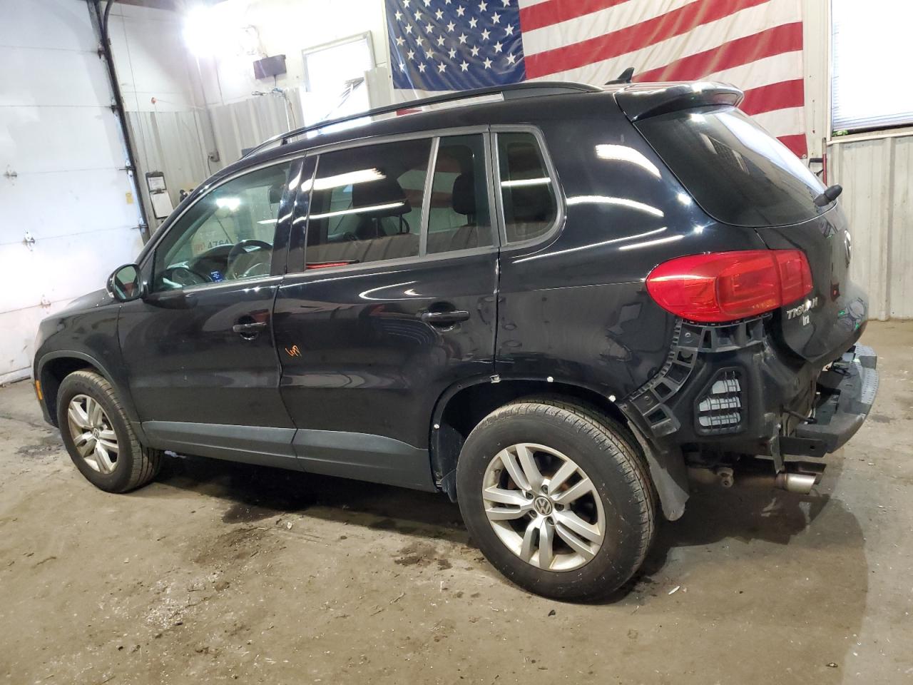 2017 Volkswagen Tiguan - Image 2