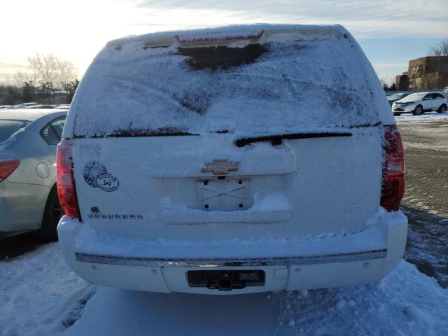 Parquets CHEVROLET SUBURBAN 2013 Biały
