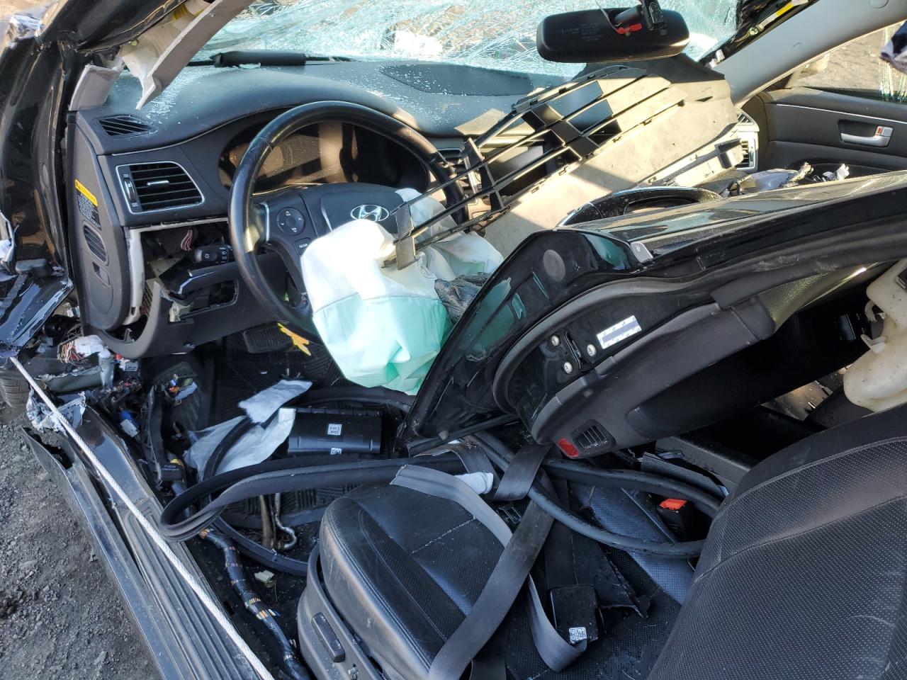 2013 Hyundai Genesis - Image 8