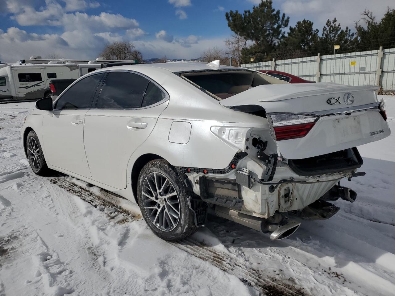 2017 Lexus ES - Image 2