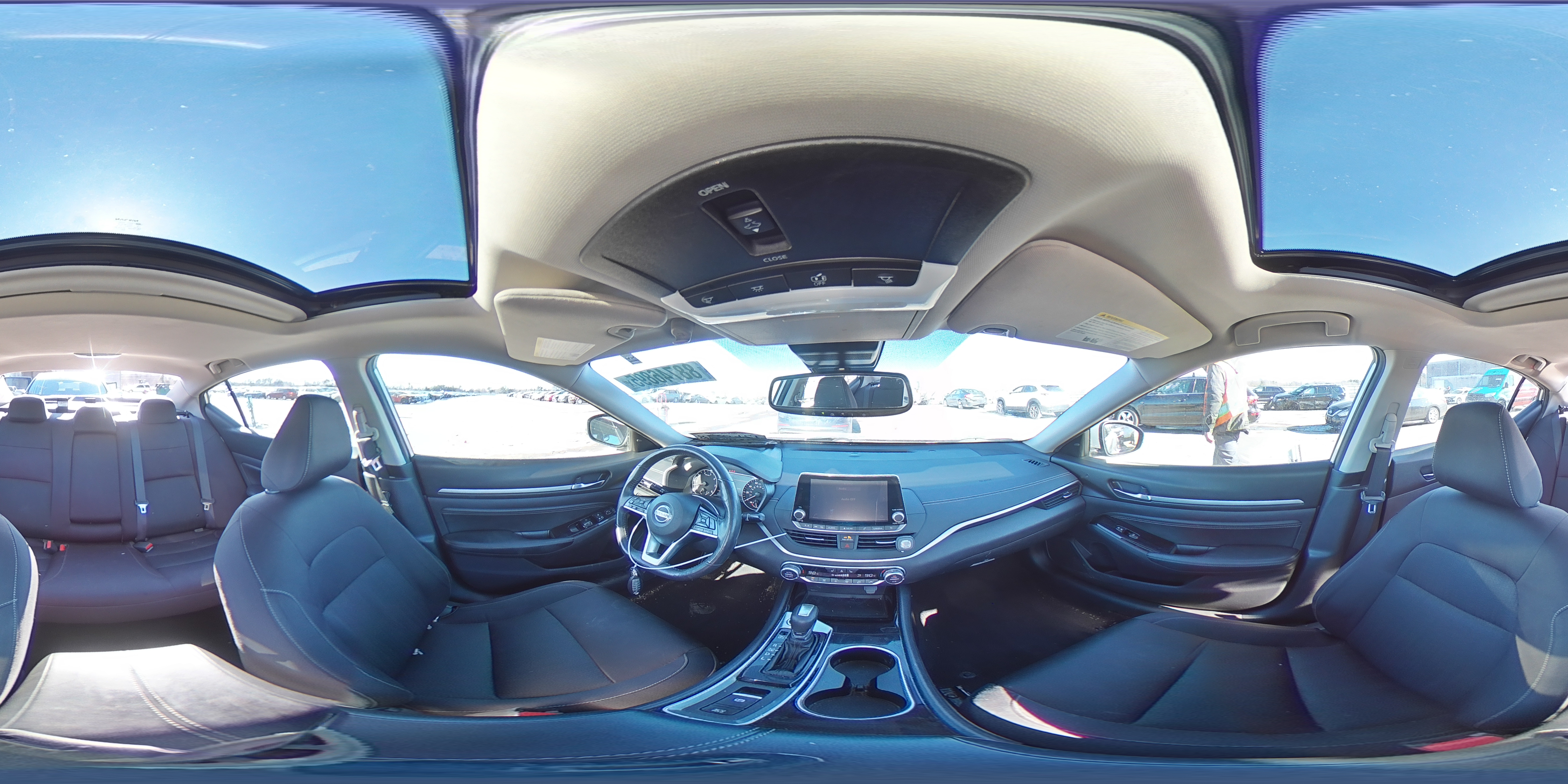 2020 Nissan Altima - Image 12