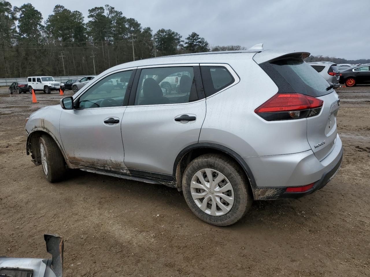 2017 Nissan Rogue - Image 2