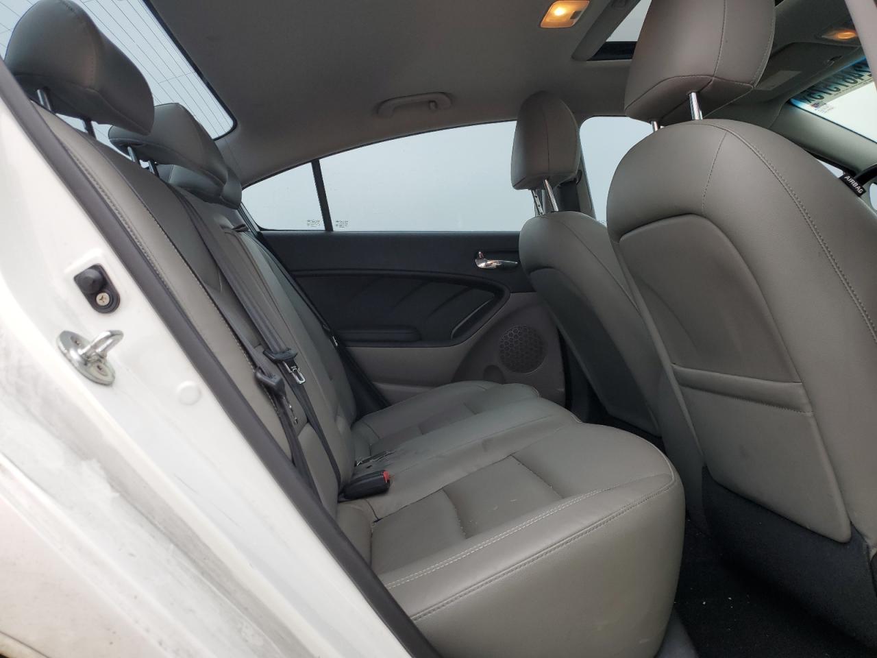 2016 Kia Forte - Image 10