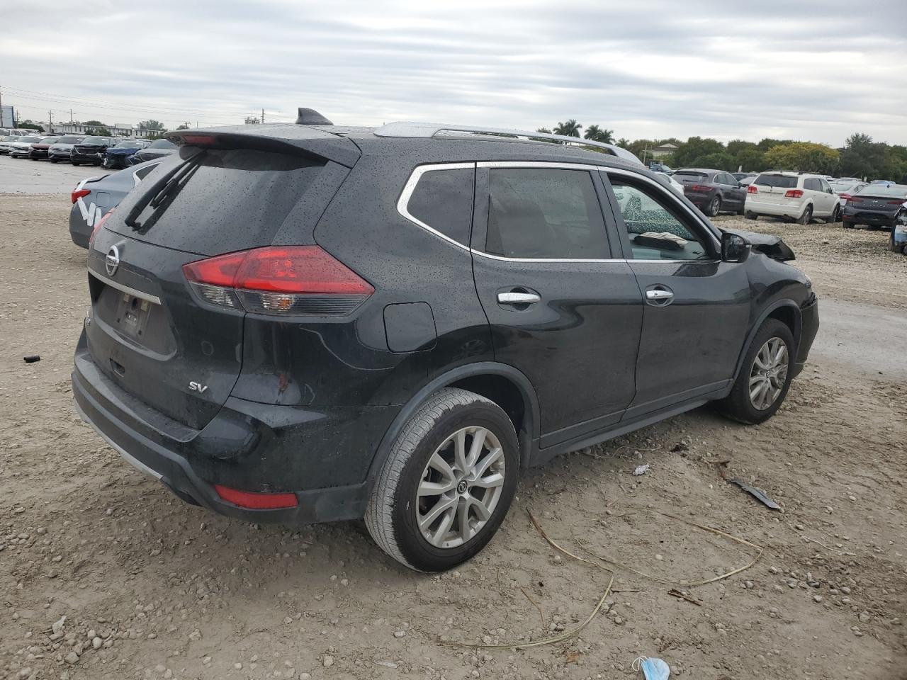 2018 Nissan Rogue - Image 3