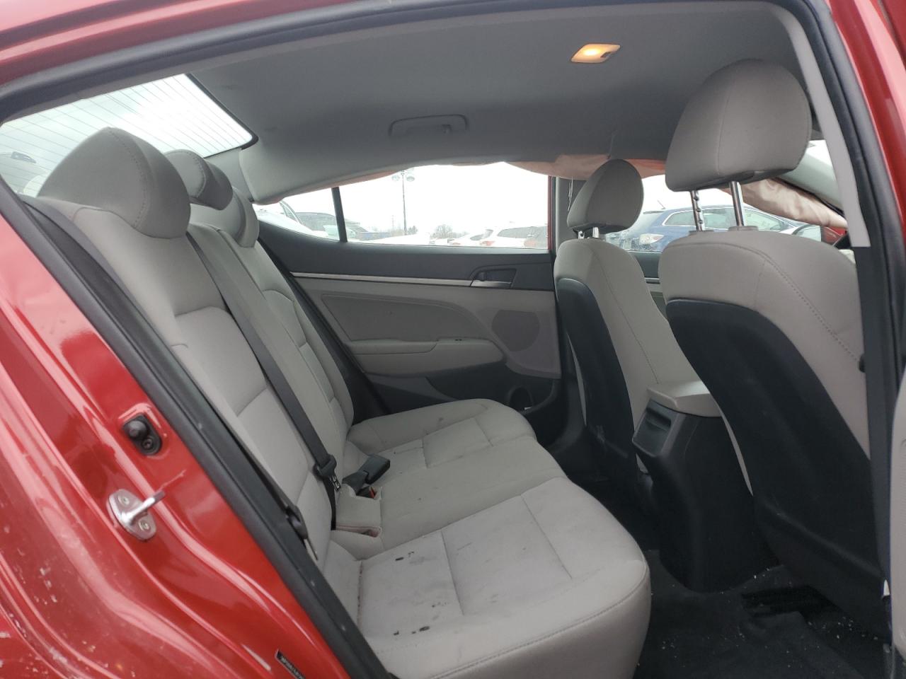 2018 Hyundai Elantra - Image 10