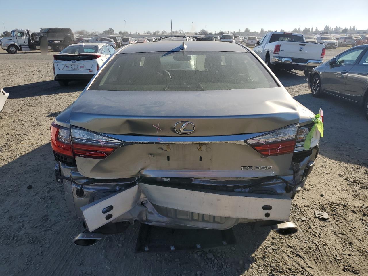 2018 Lexus ES - Image 6