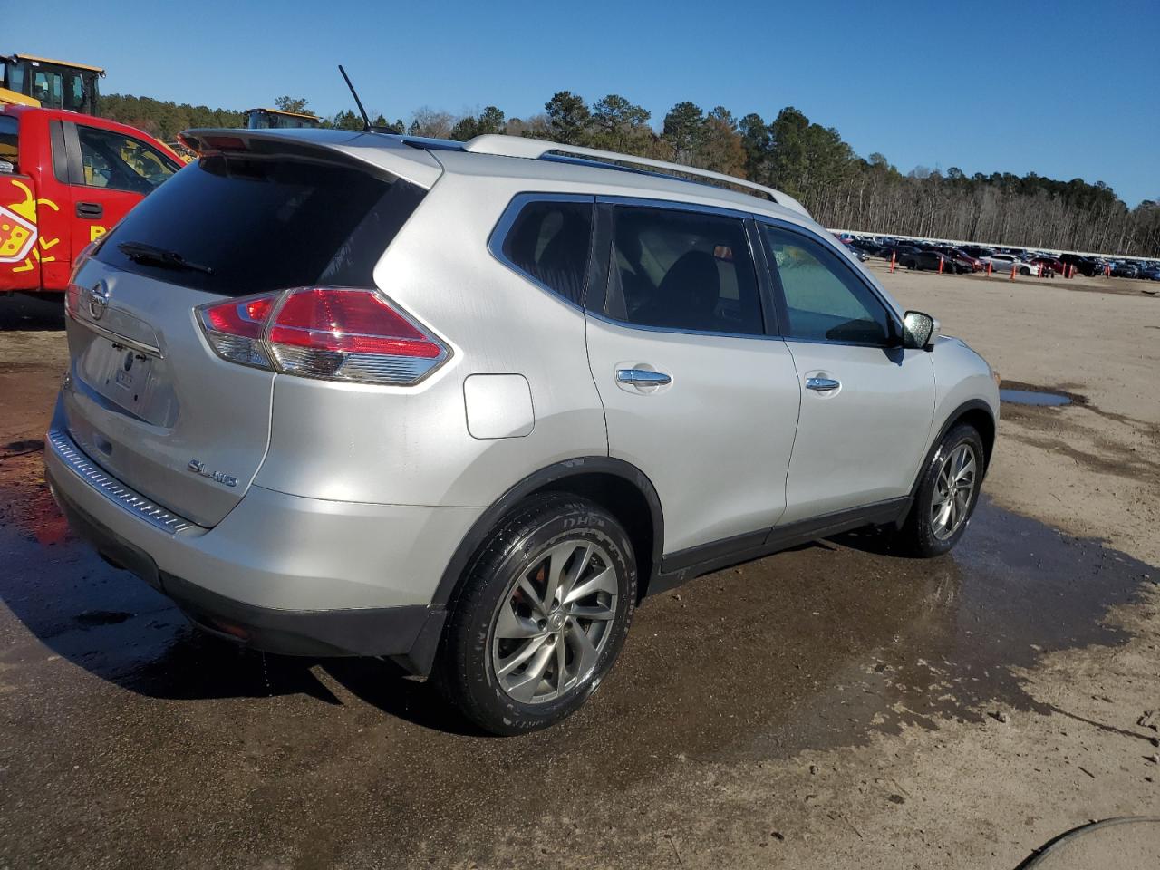 2015 Nissan Rogue - Image 3