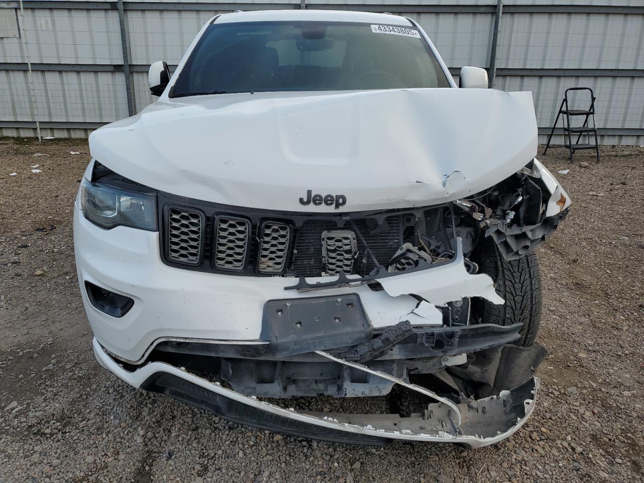 2017 Jeep Grand Cherokee - Image 5