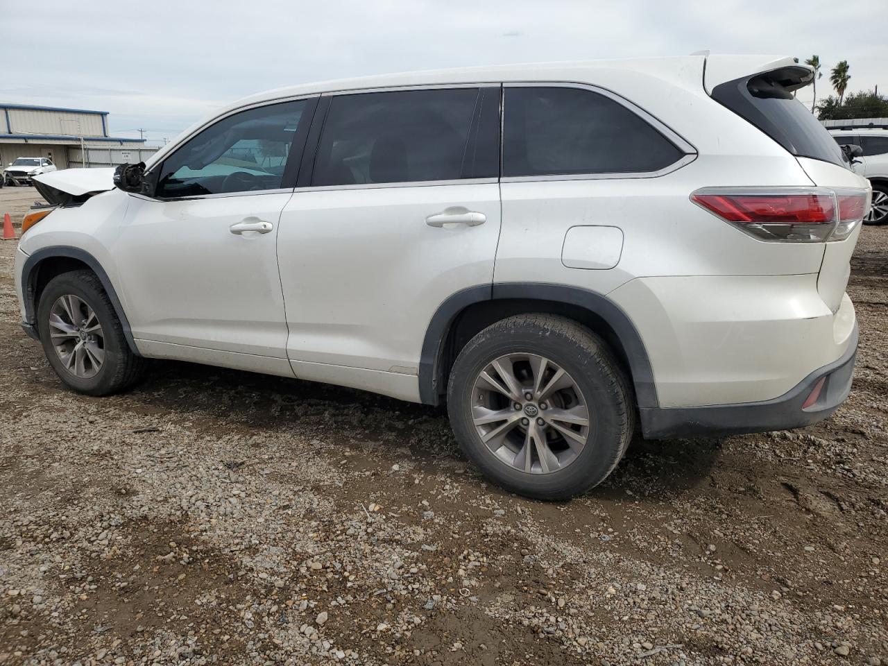 2016 Toyota Highlander - Image 2