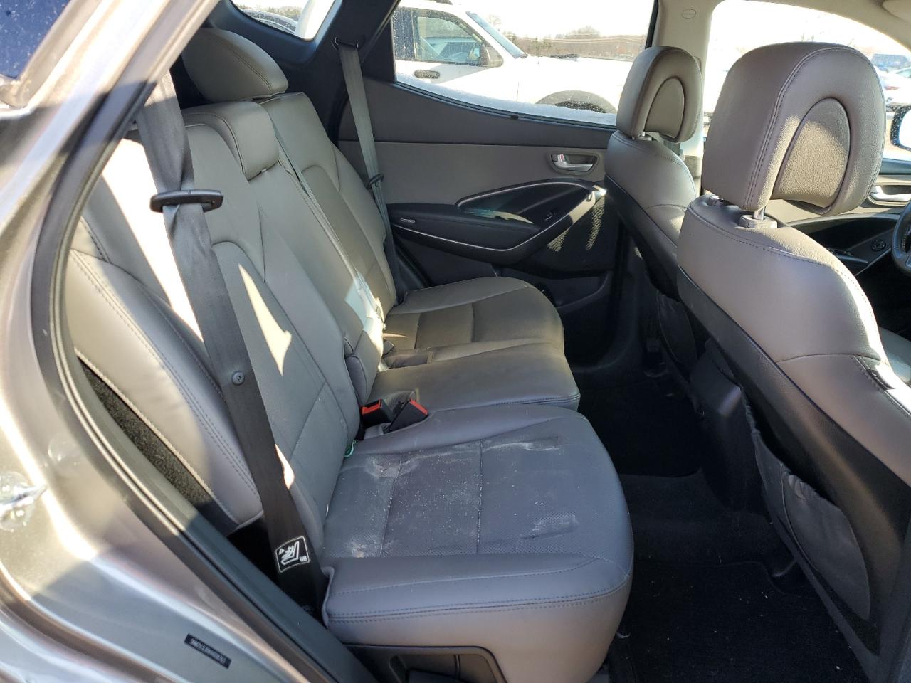 2017 Hyundai Santa Fe - Image 11