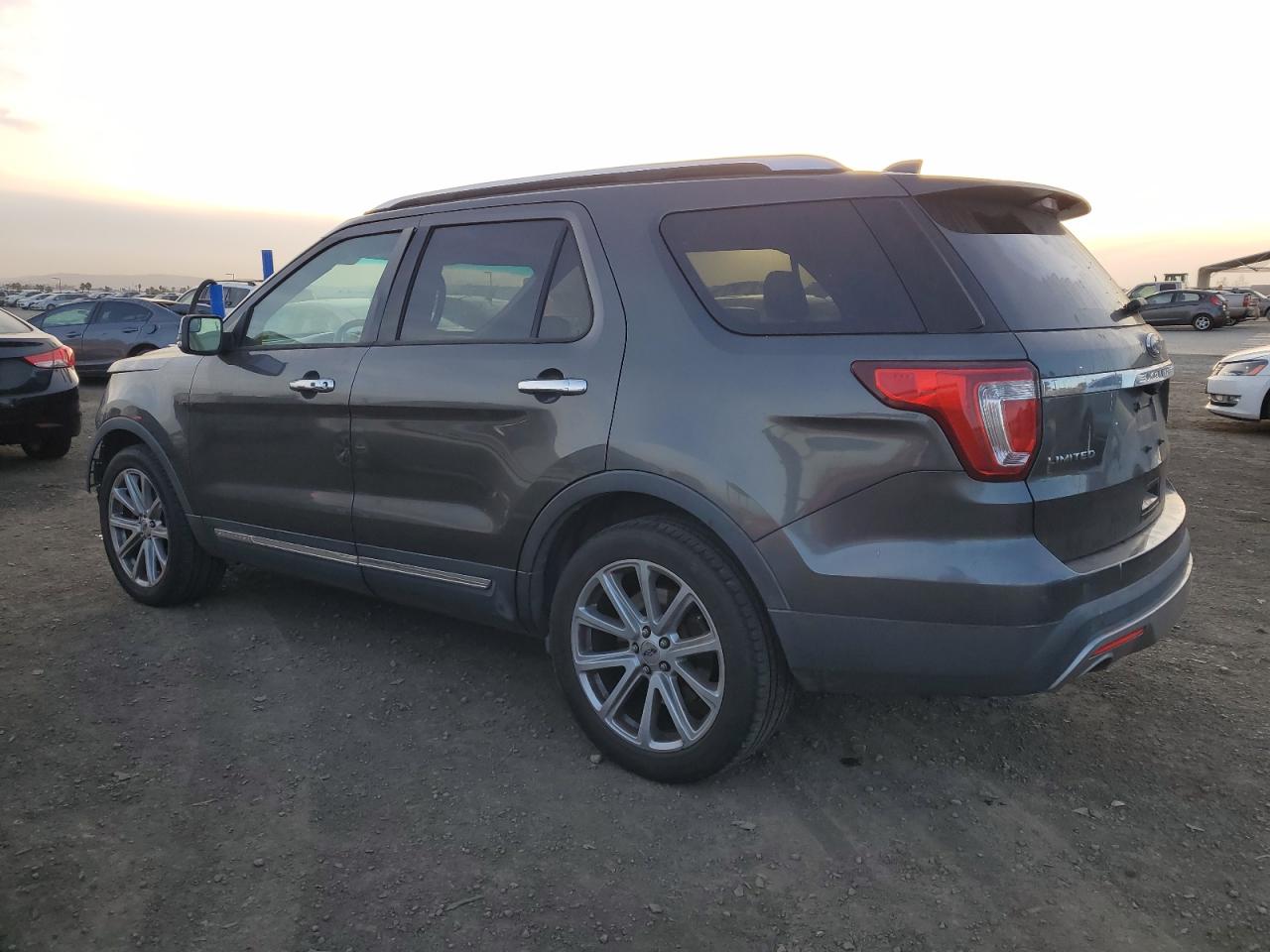 VIN 1FM5K7F84HGB21831 2017 FORD EXPLORER no.2