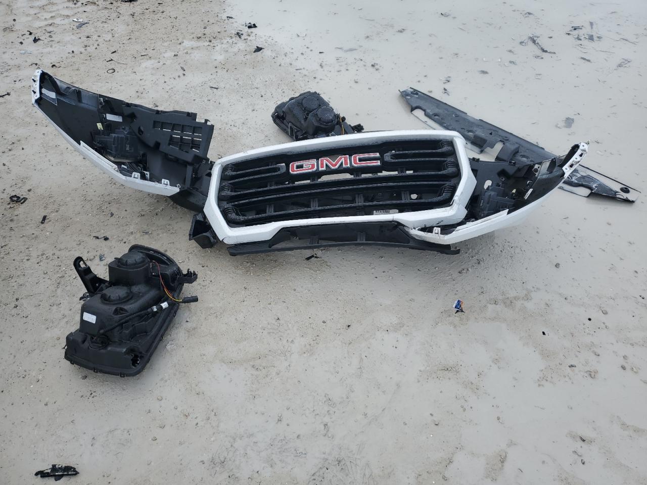 2022 GMC Canyon - Image 12