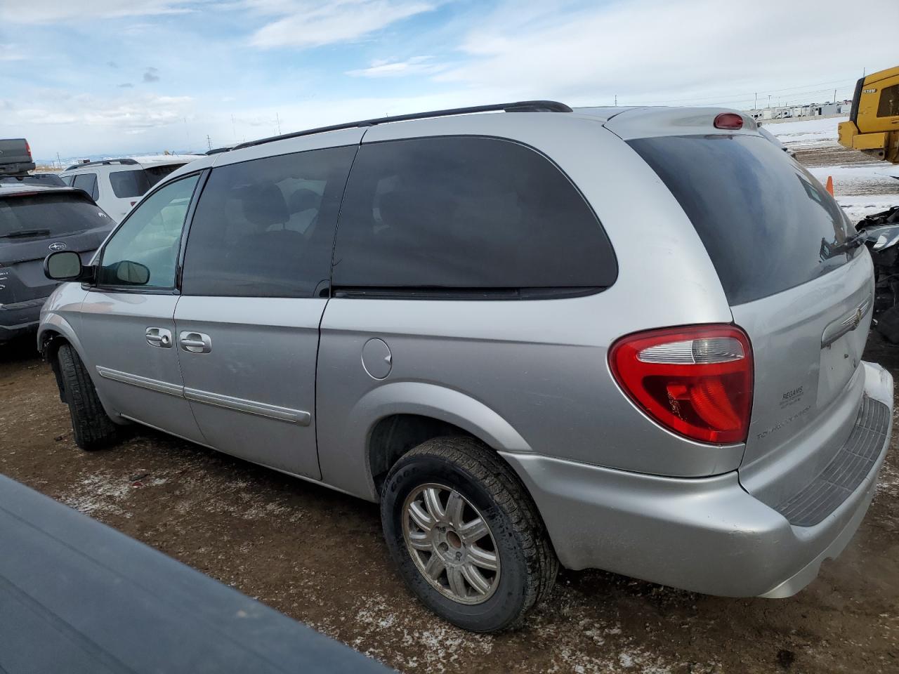 2007 Chrysler Town & Country - Image 2