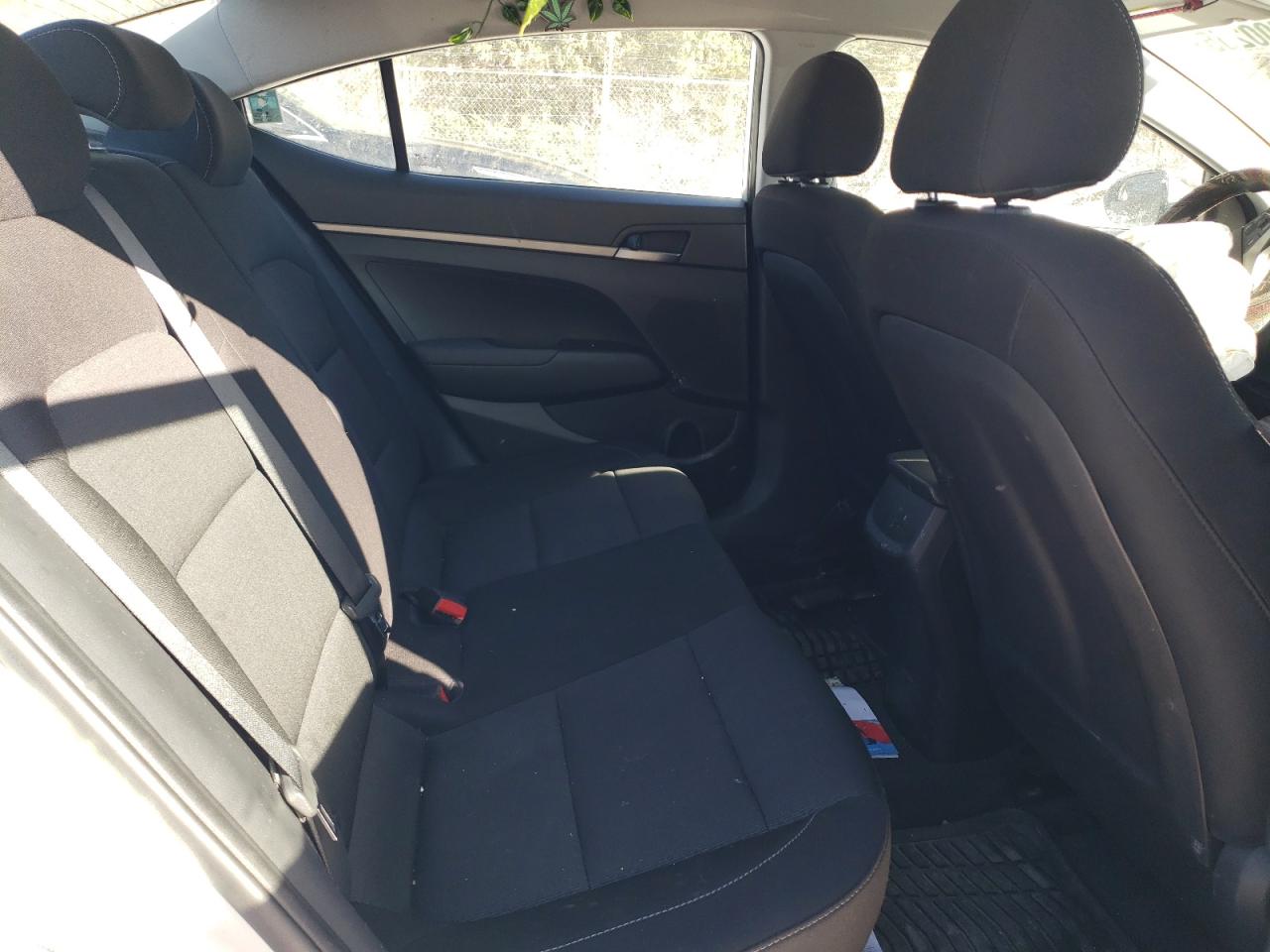 2018 Hyundai Elantra - Image 11