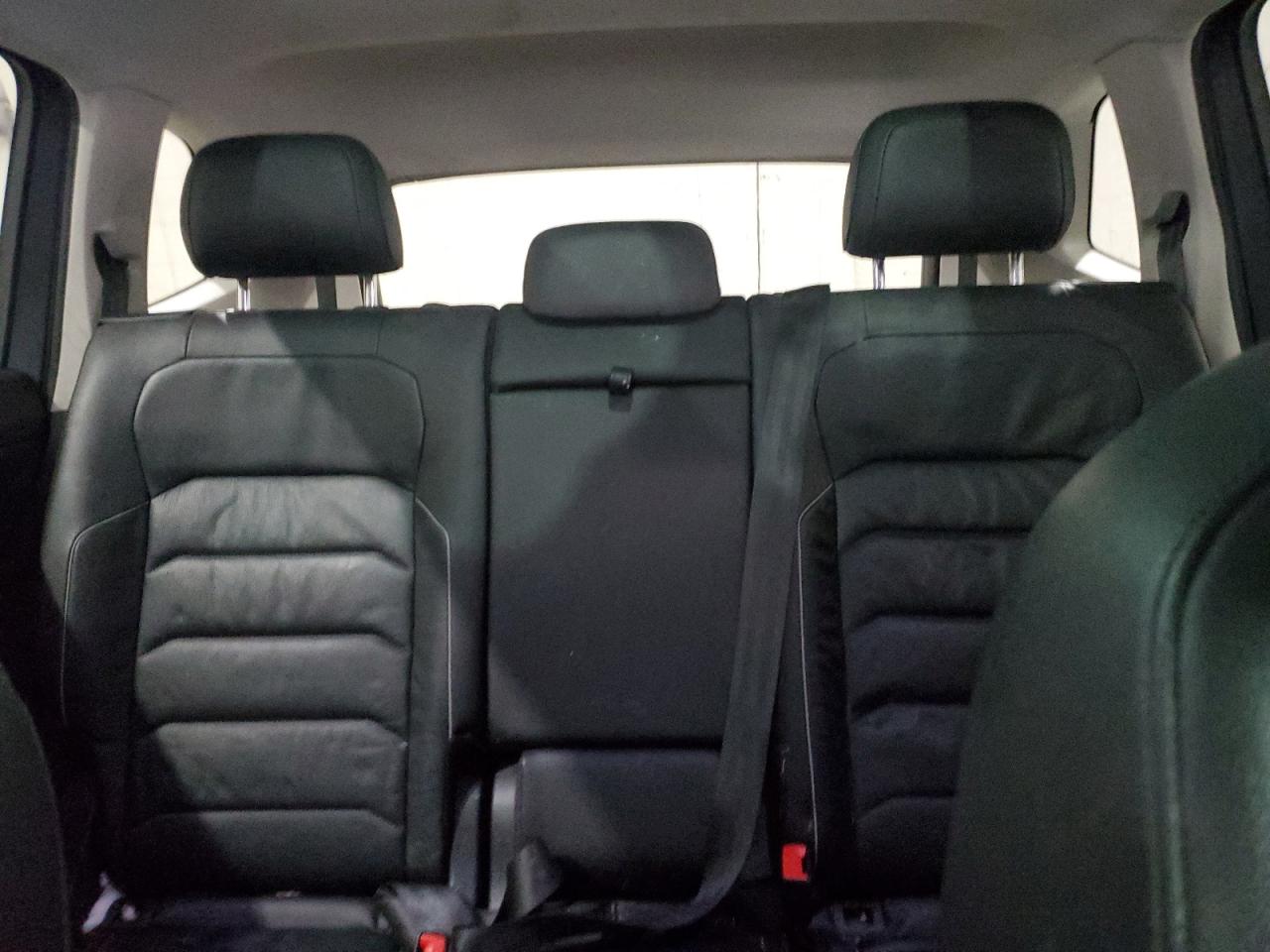 2018 Volkswagen Tiguan - Image 10
