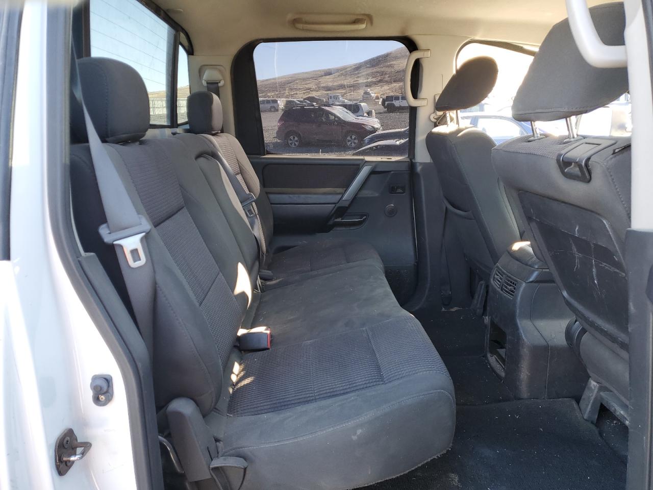 2011 Nissan Titan - Image 10
