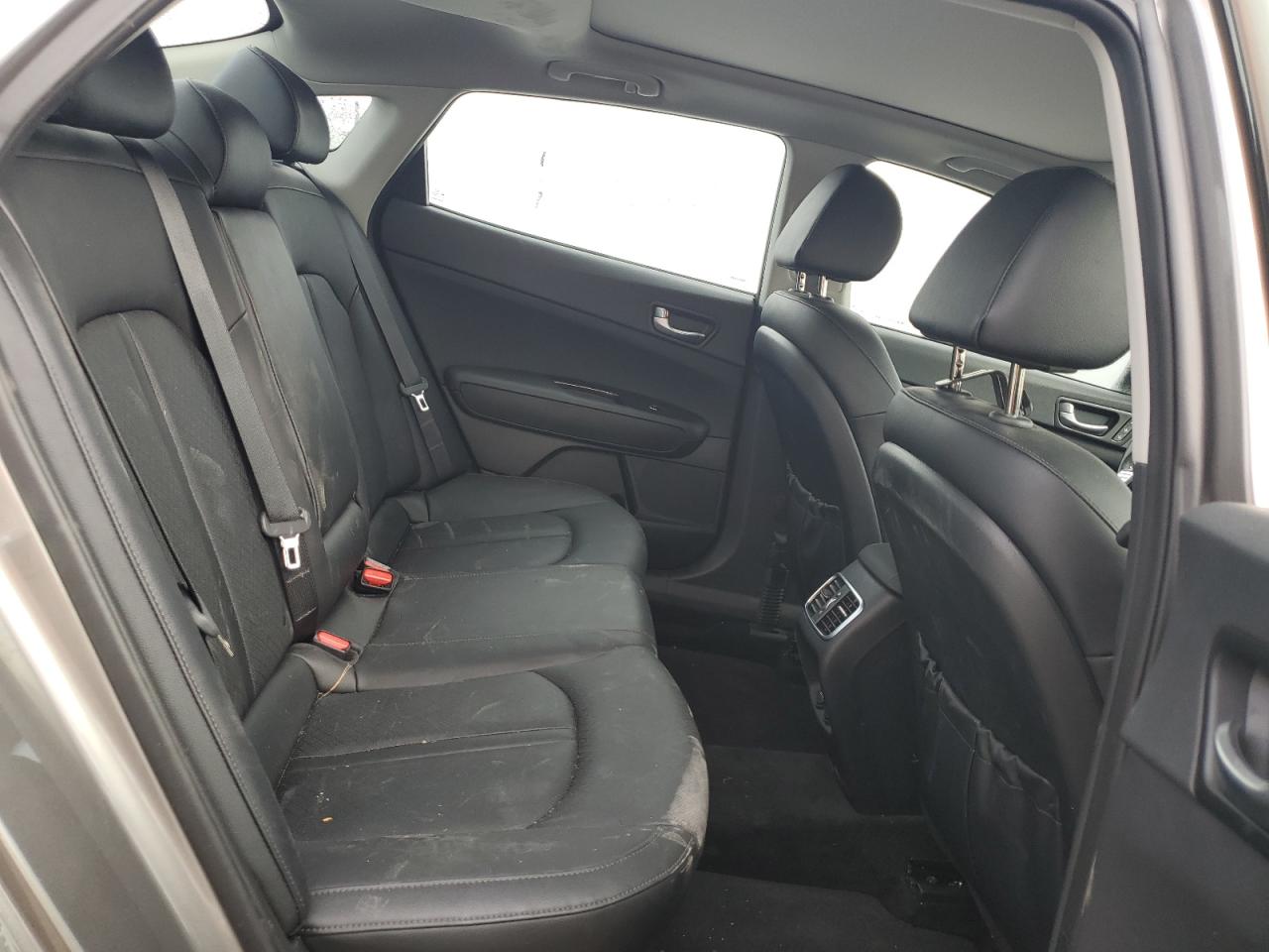 2019 Kia Optima - Image 10