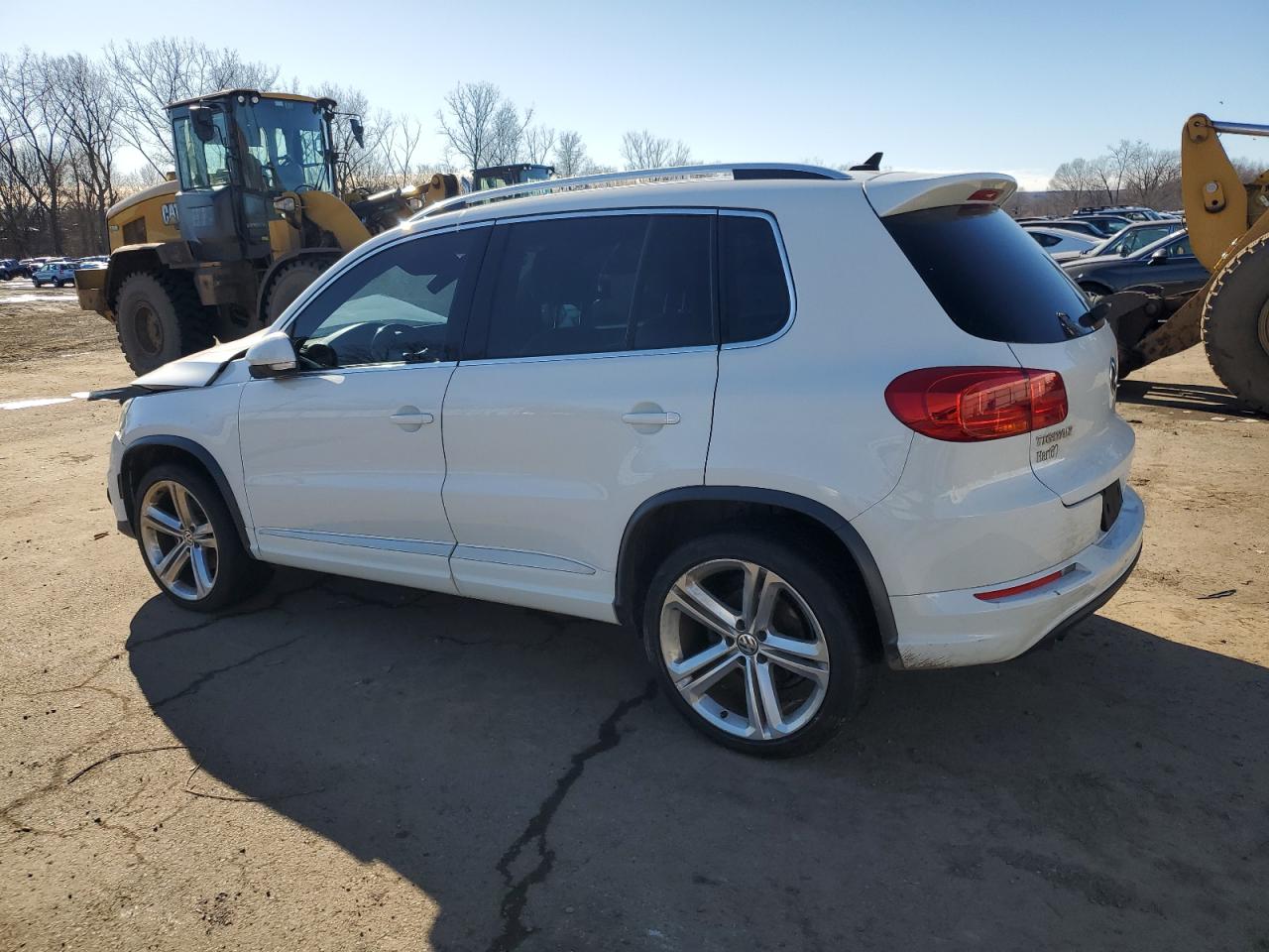 2015 Volkswagen Tiguan - Image 2