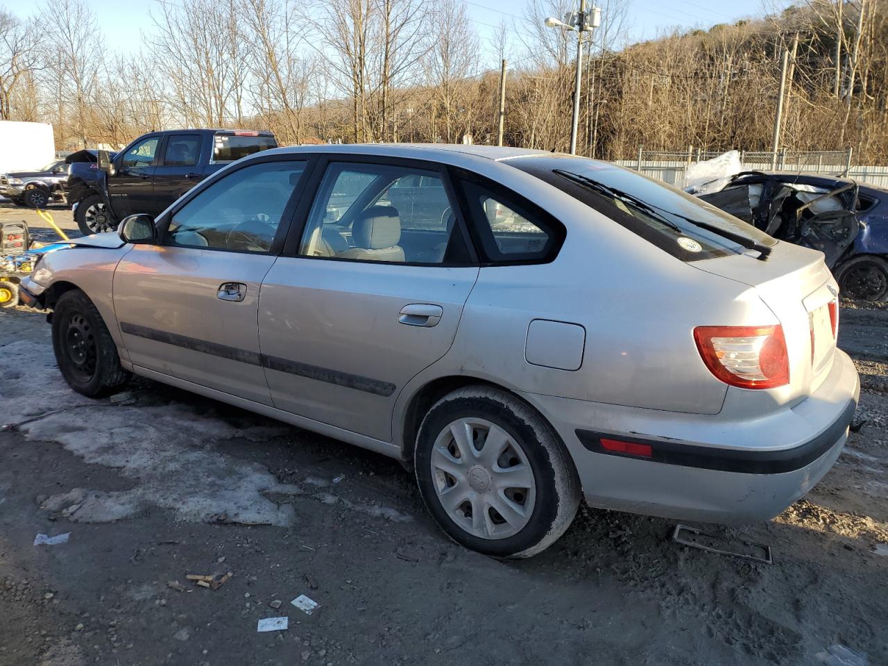 2005 Hyundai Elantra - Image 2