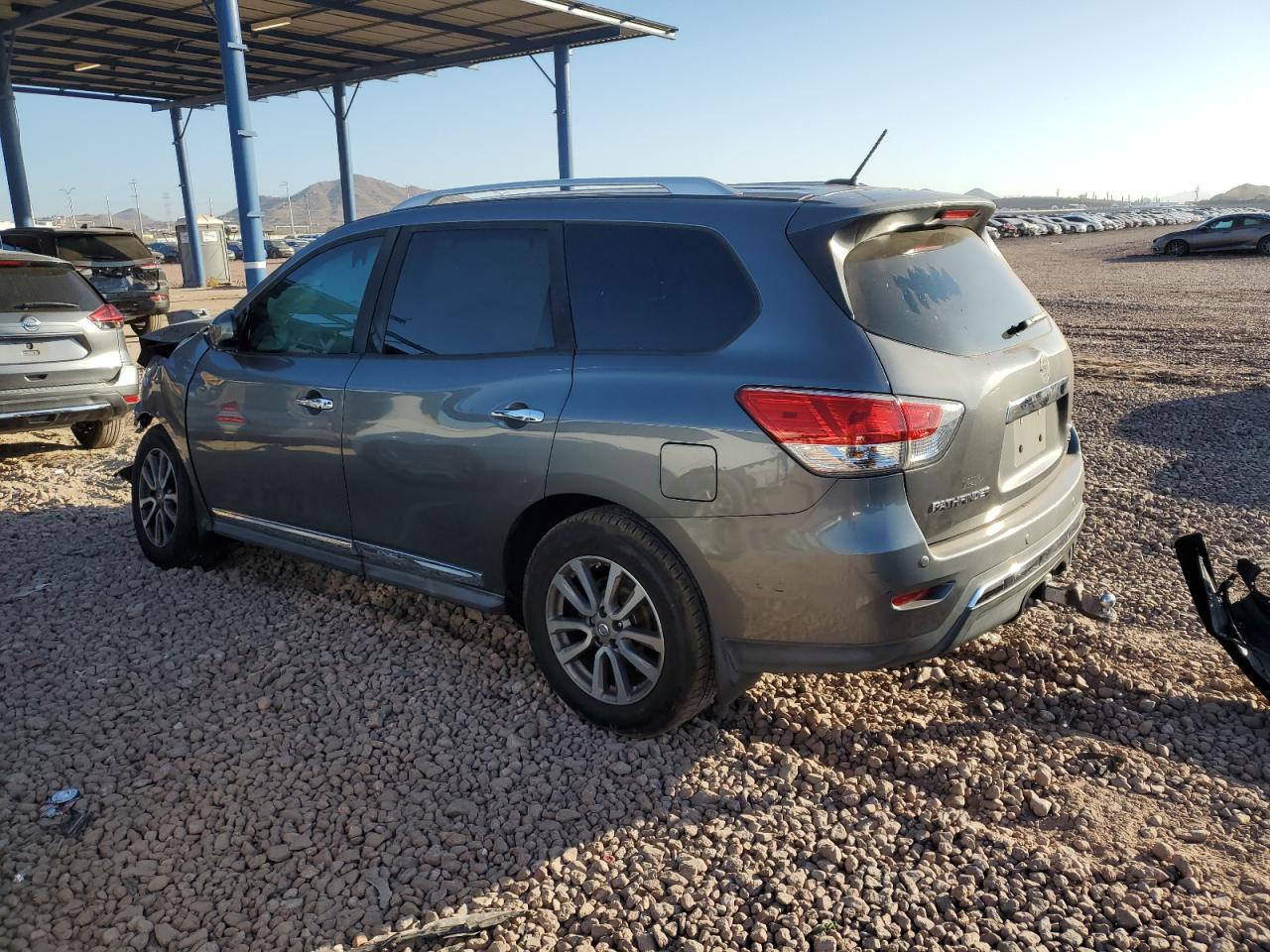 2015 Nissan Pathfinder - Image 2