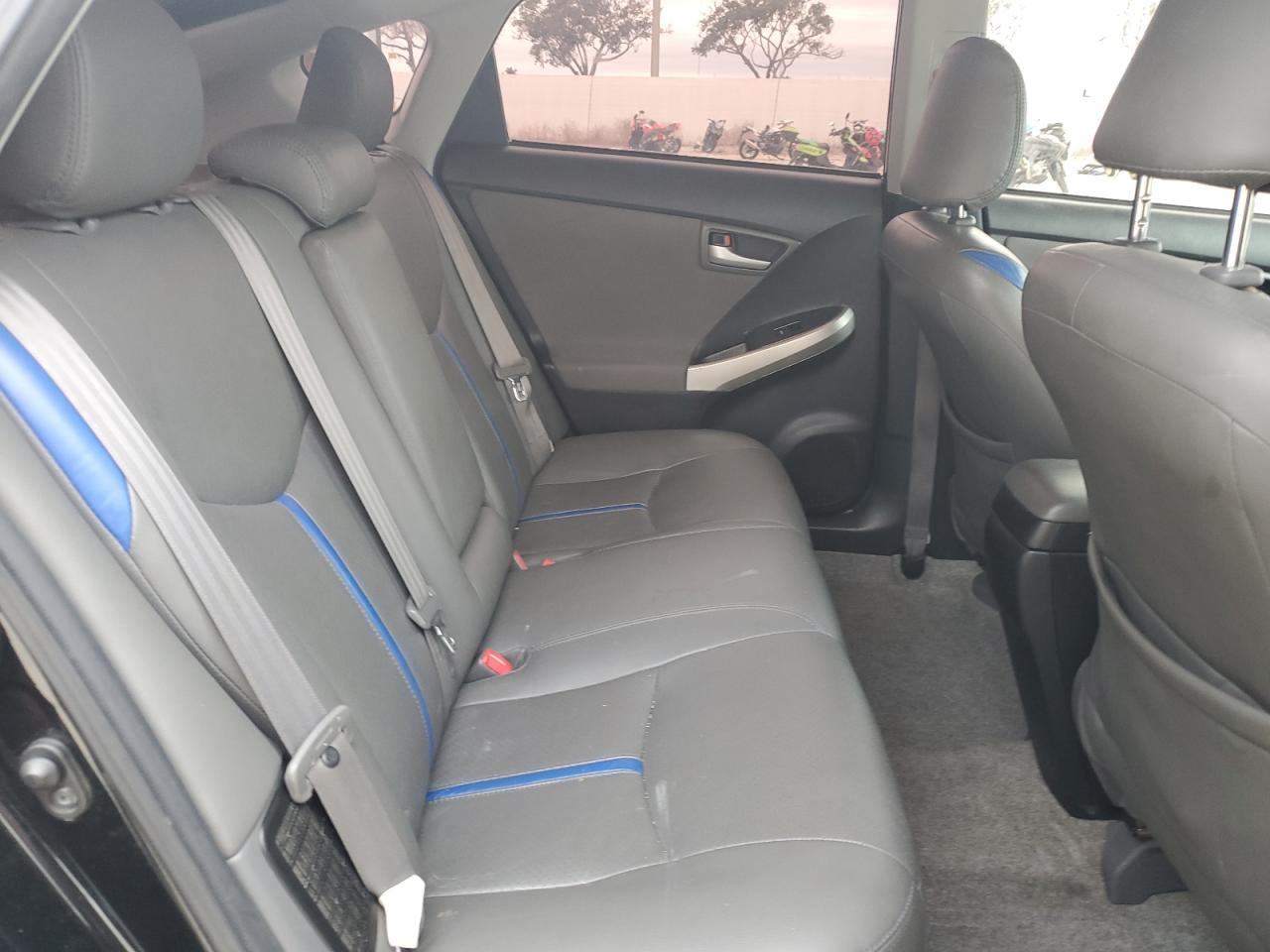 2012 Toyota Prius - Image 10