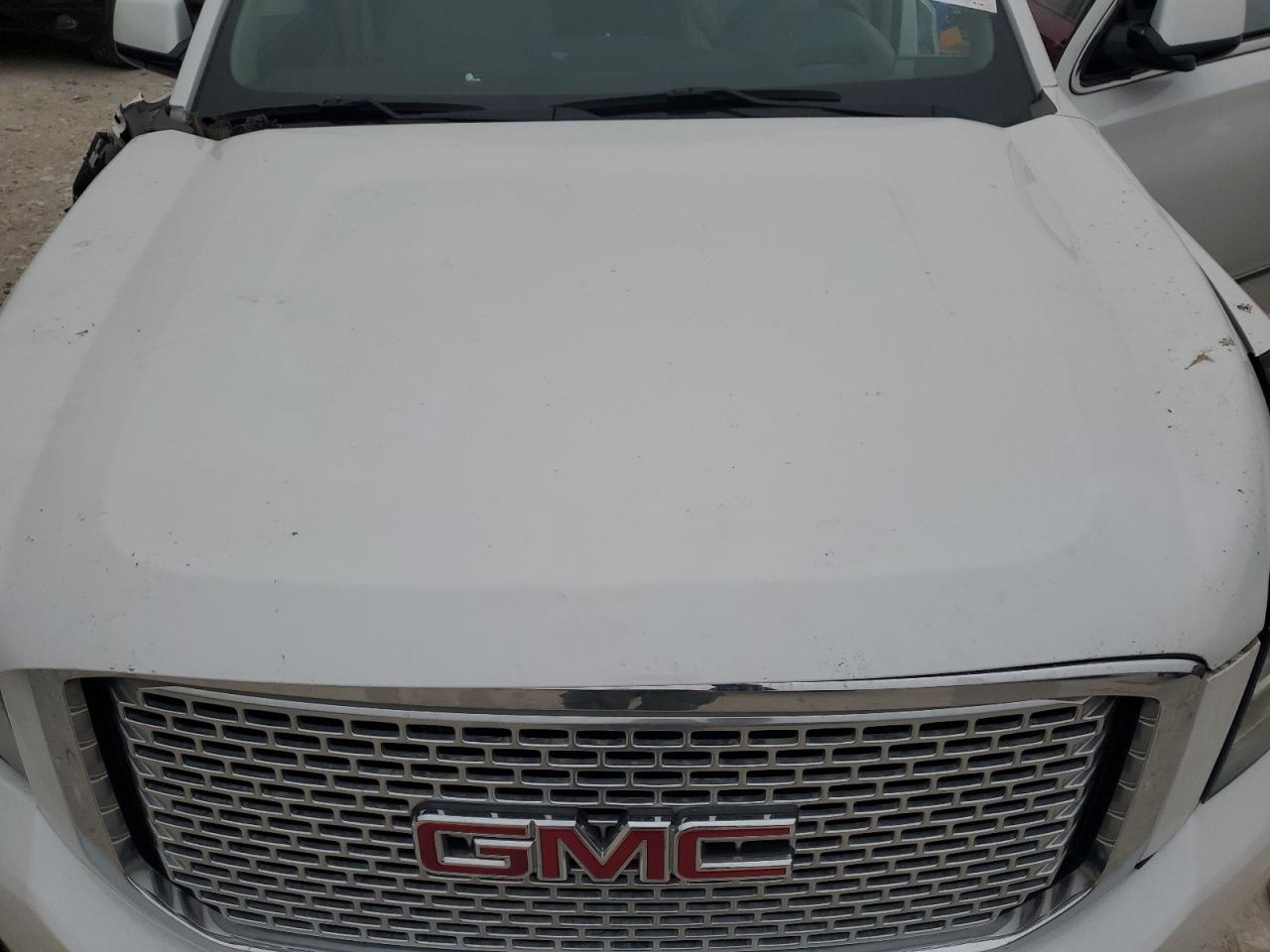 2016 GMC Yukon - Image 12