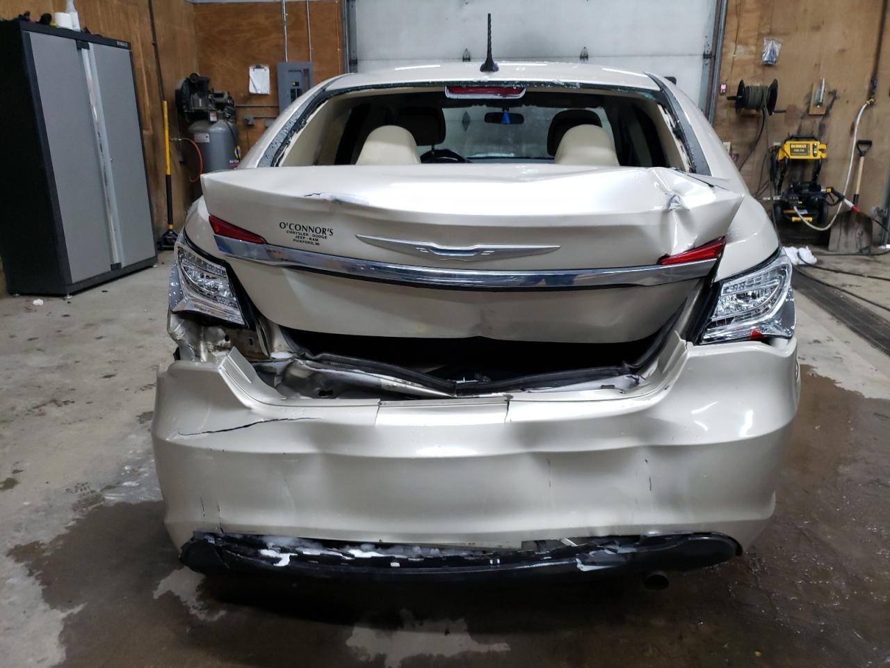 2014 Chrysler 200 - Image 6