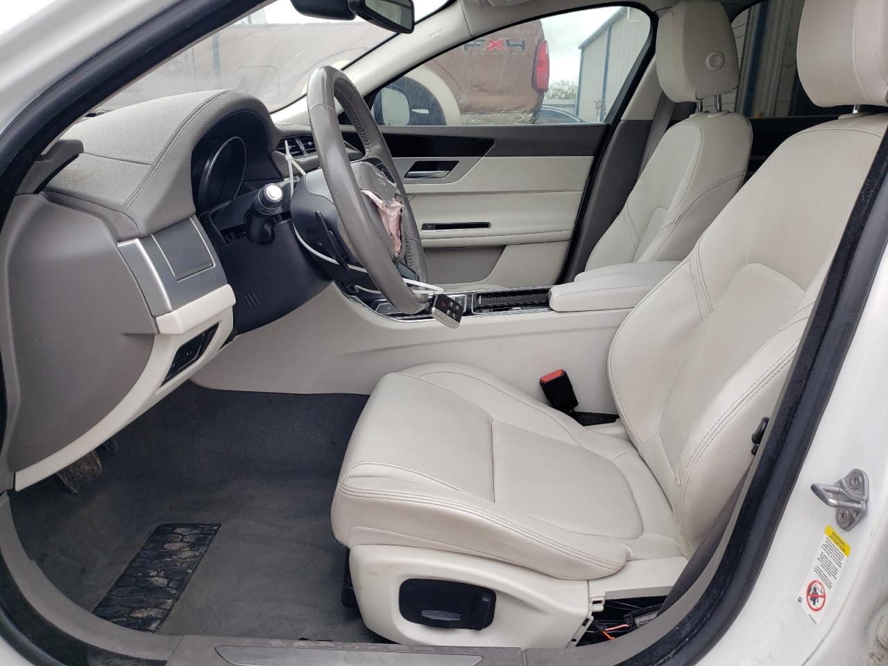2018 Jaguar XF - Image 7