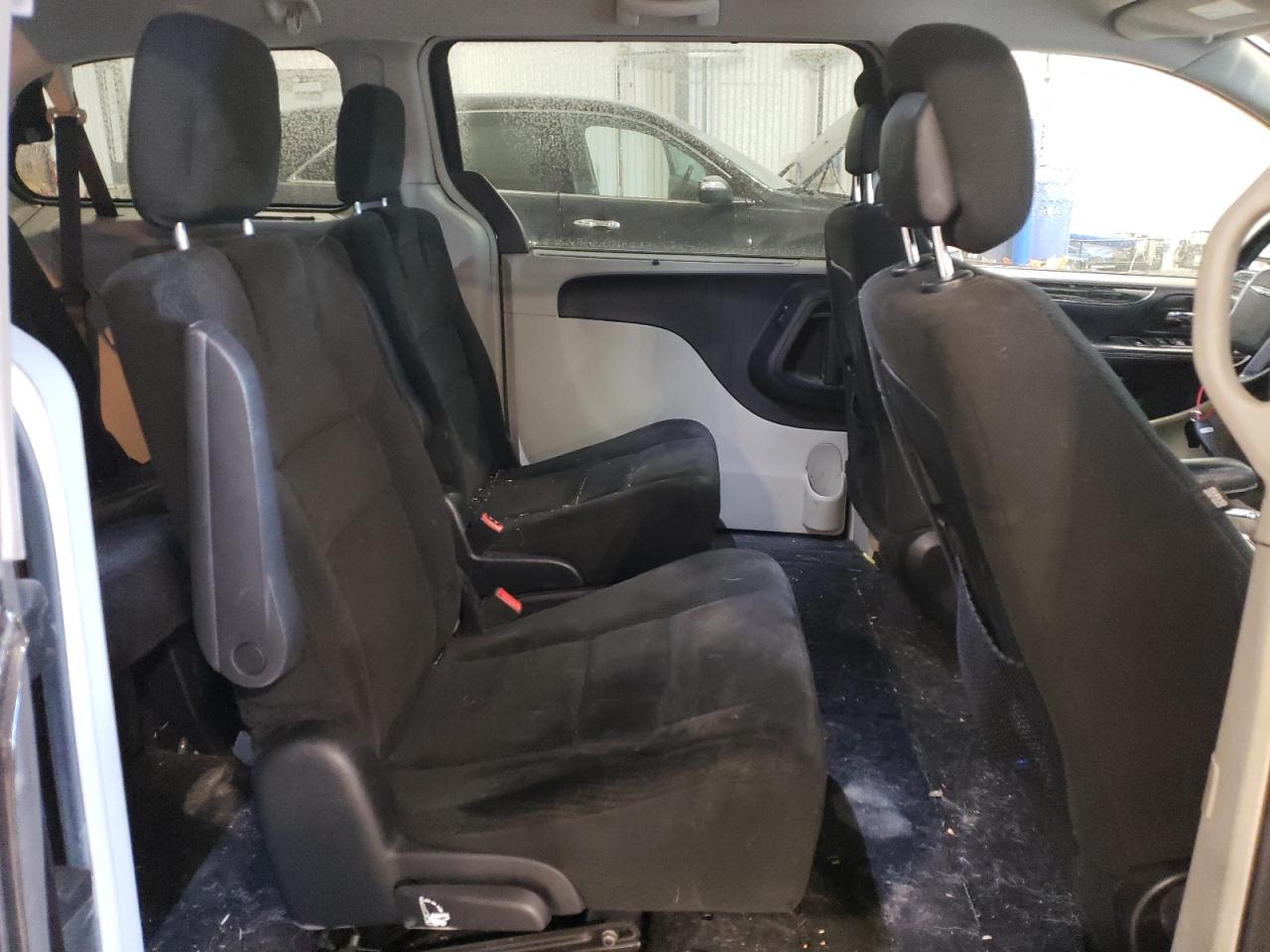 2016 Chrysler Town & Country - Image 11