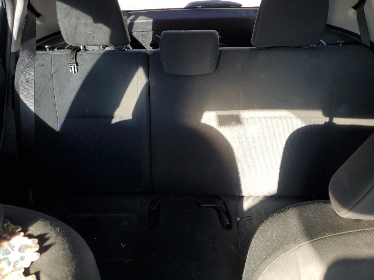 2015 Toyota Prius - Image 10