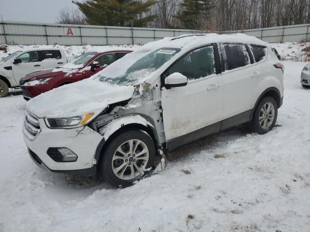 Паркетники FORD ESCAPE 2017 Белы