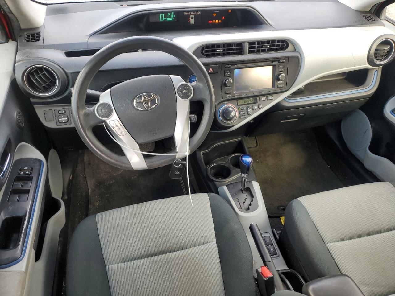 2012 Toyota Prius - Image 8