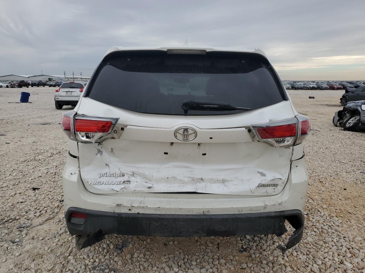 2015 Toyota Highlander - Image 6