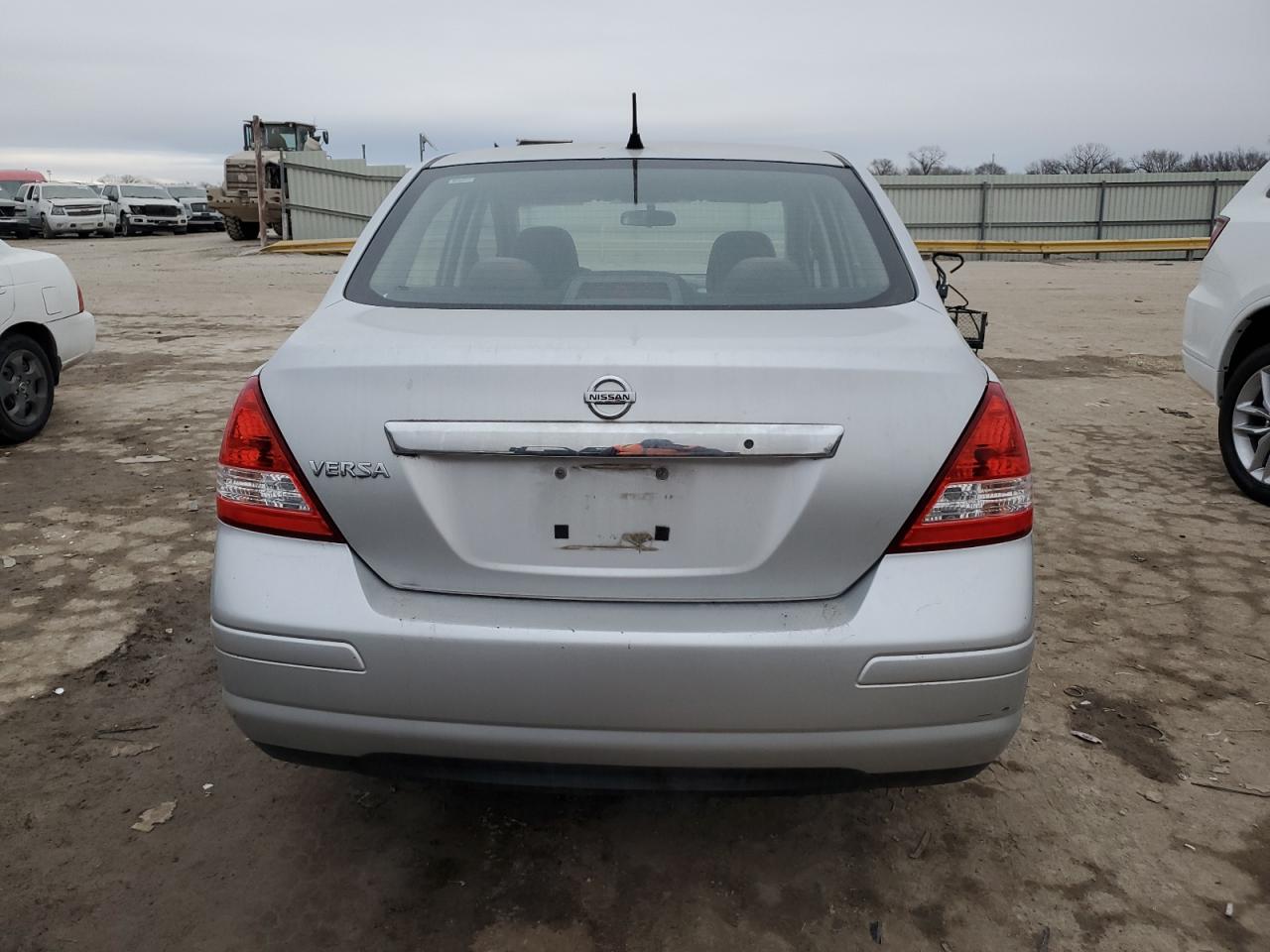 2011 Nissan Versa - Image 6