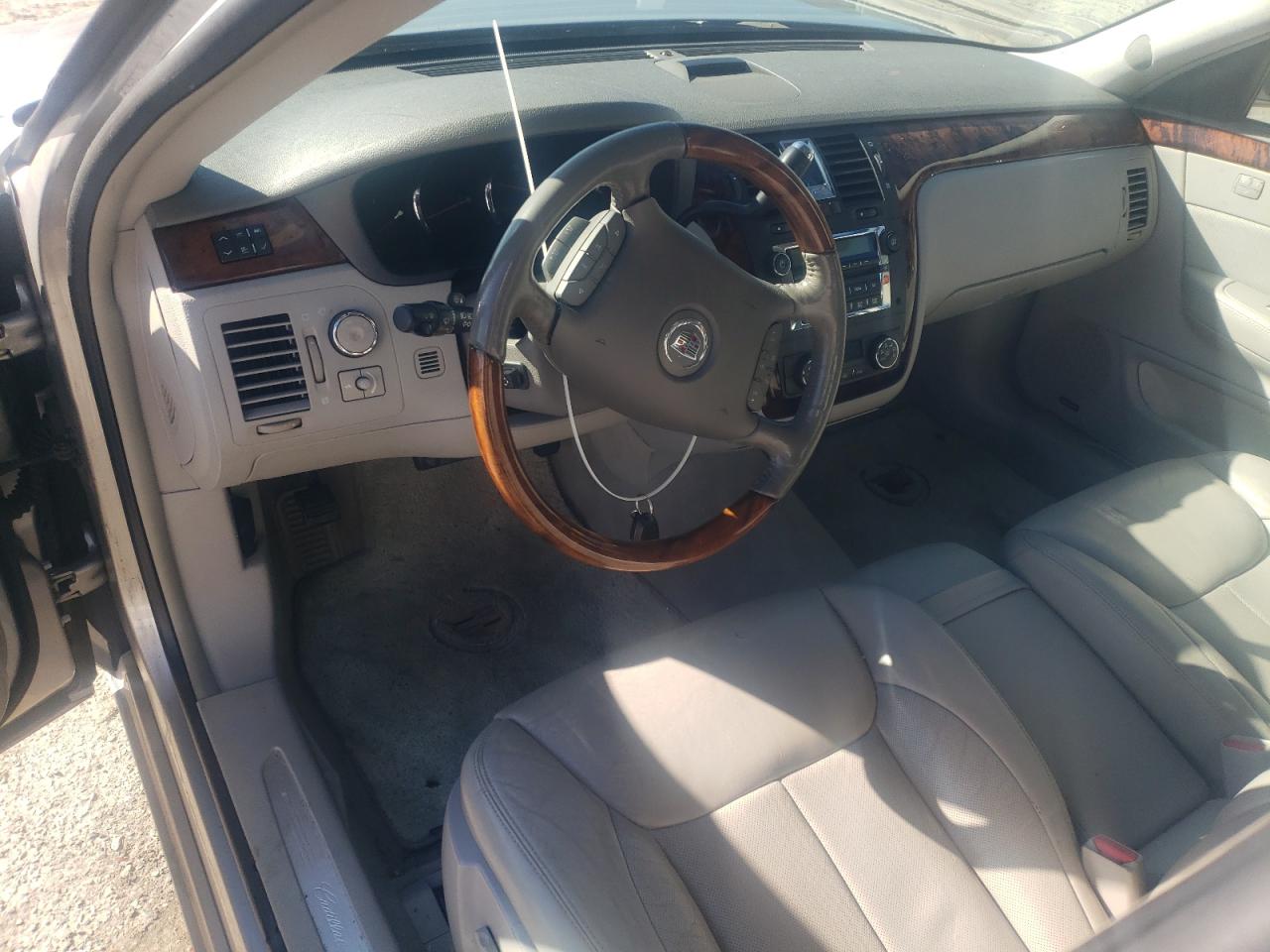2006 Cadillac DTS - Image 8