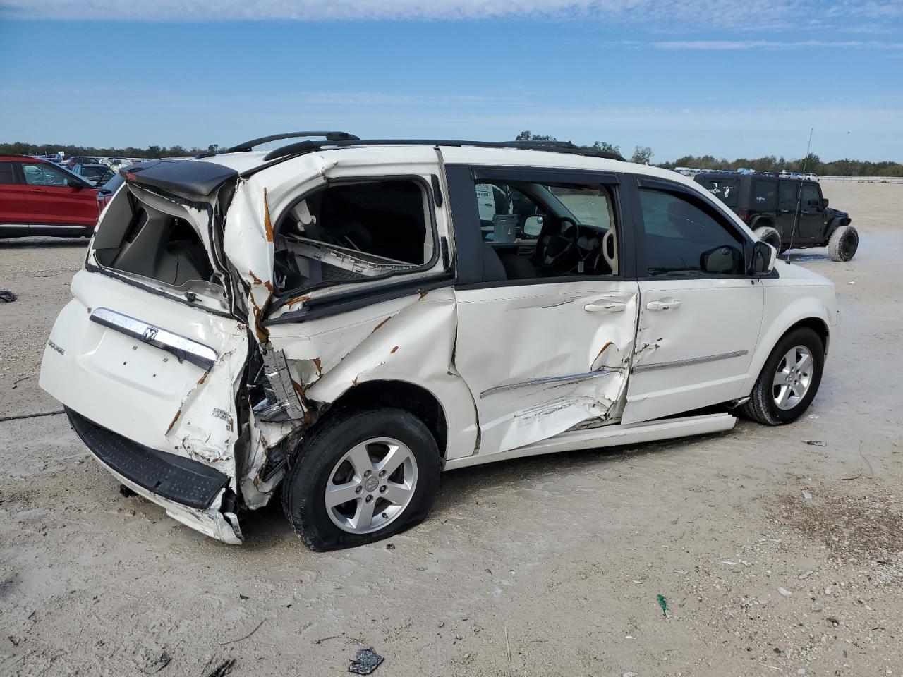 2010 Dodge Caravan - Image 3