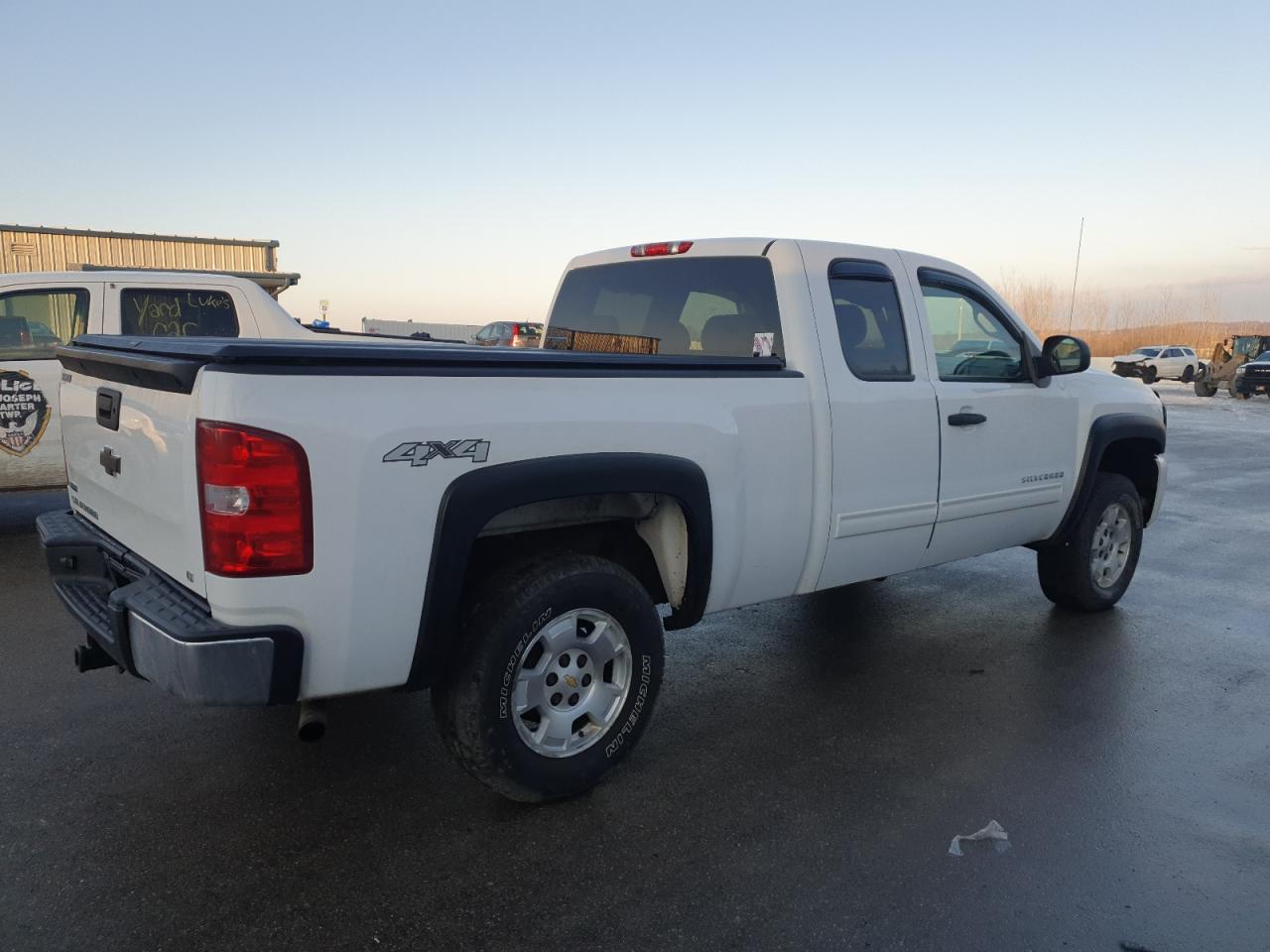 2011 Chevrolet Silverado - Image 3