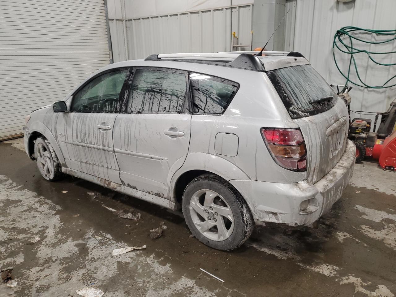 2006 Pontiac Vibe - Image 2
