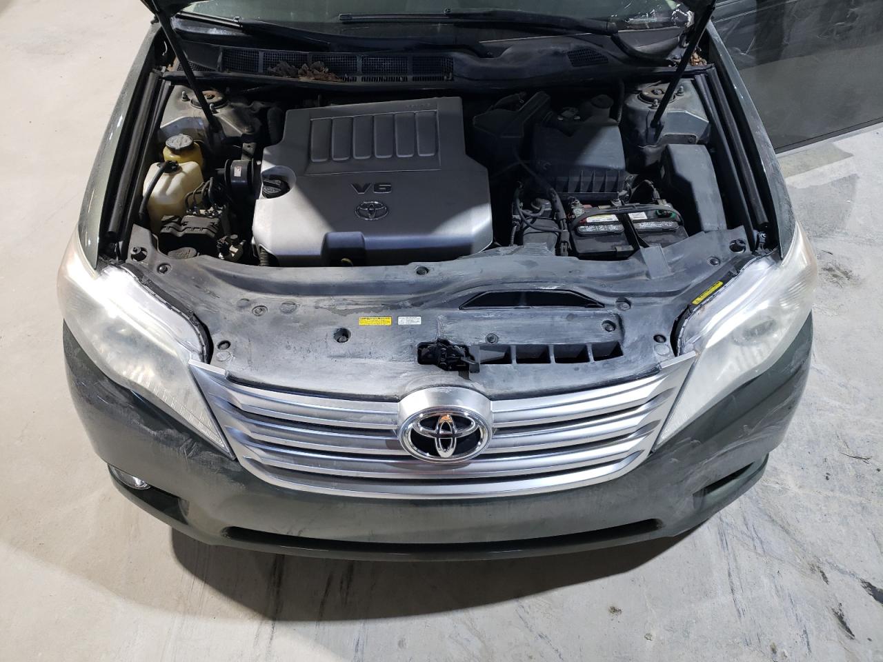 2011 Toyota Avalon - Image 11