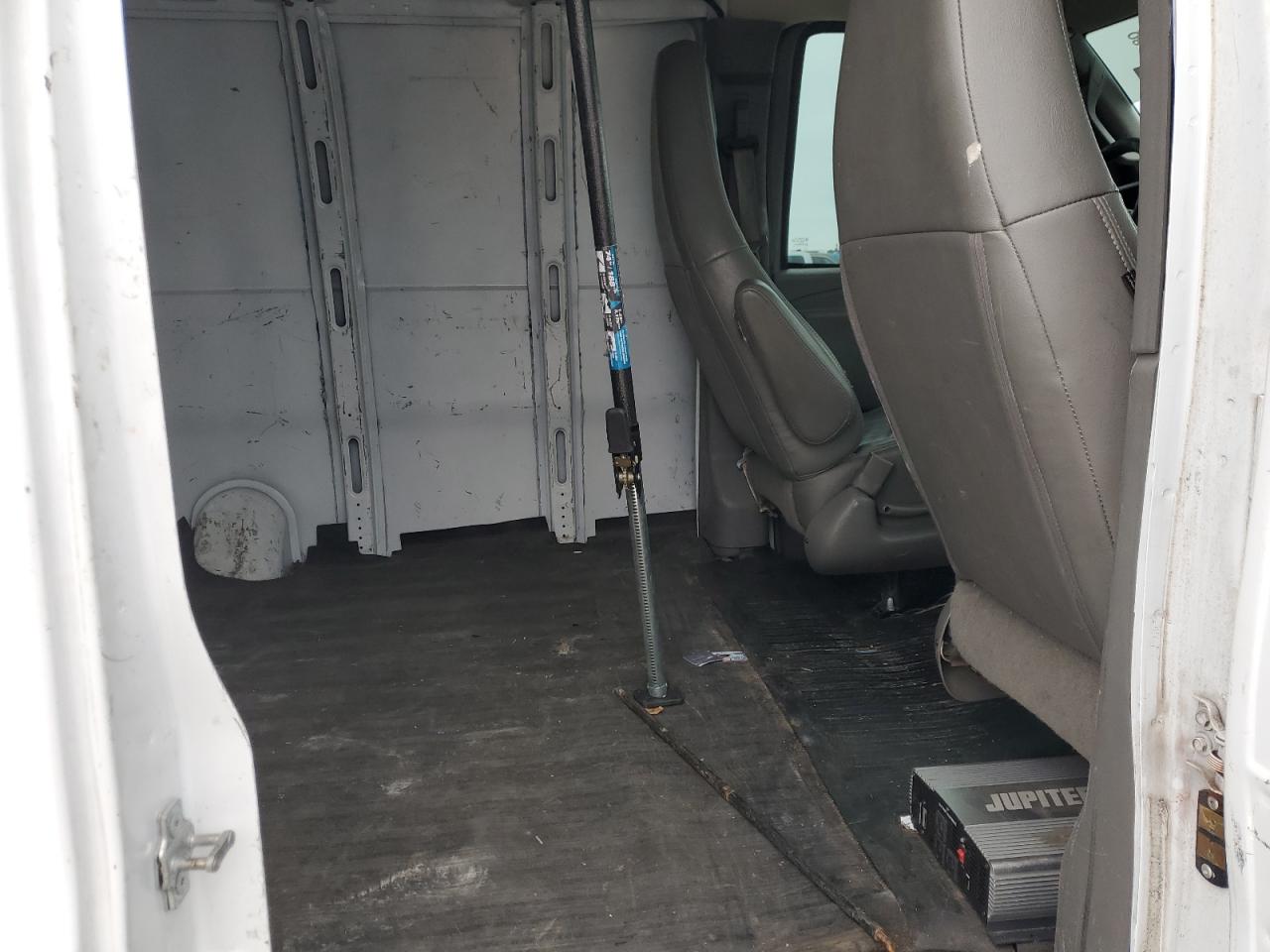 2018 Chevrolet Express - Image 12