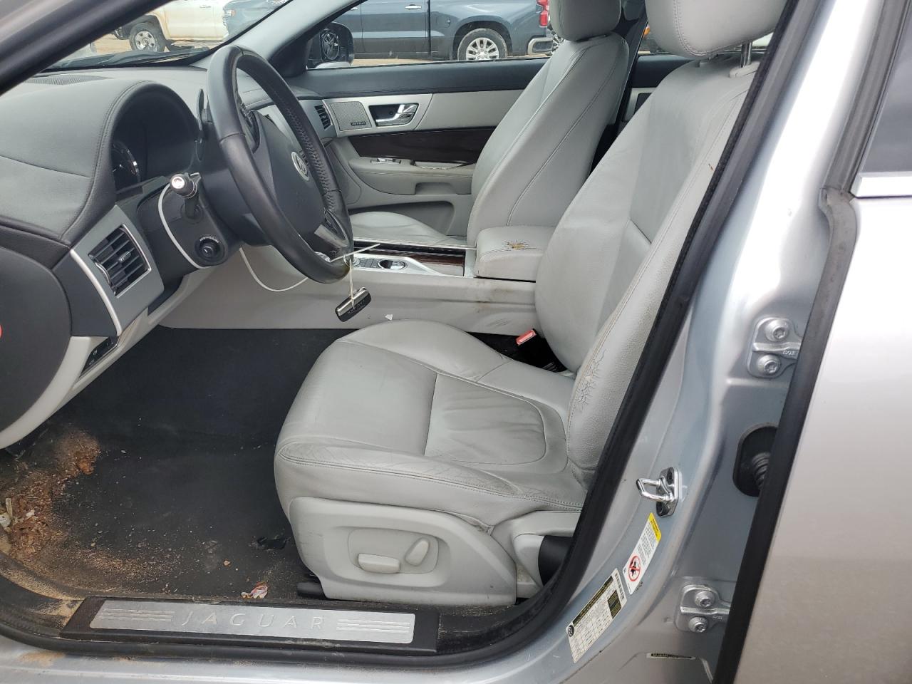2013 Jaguar XF - Image 7