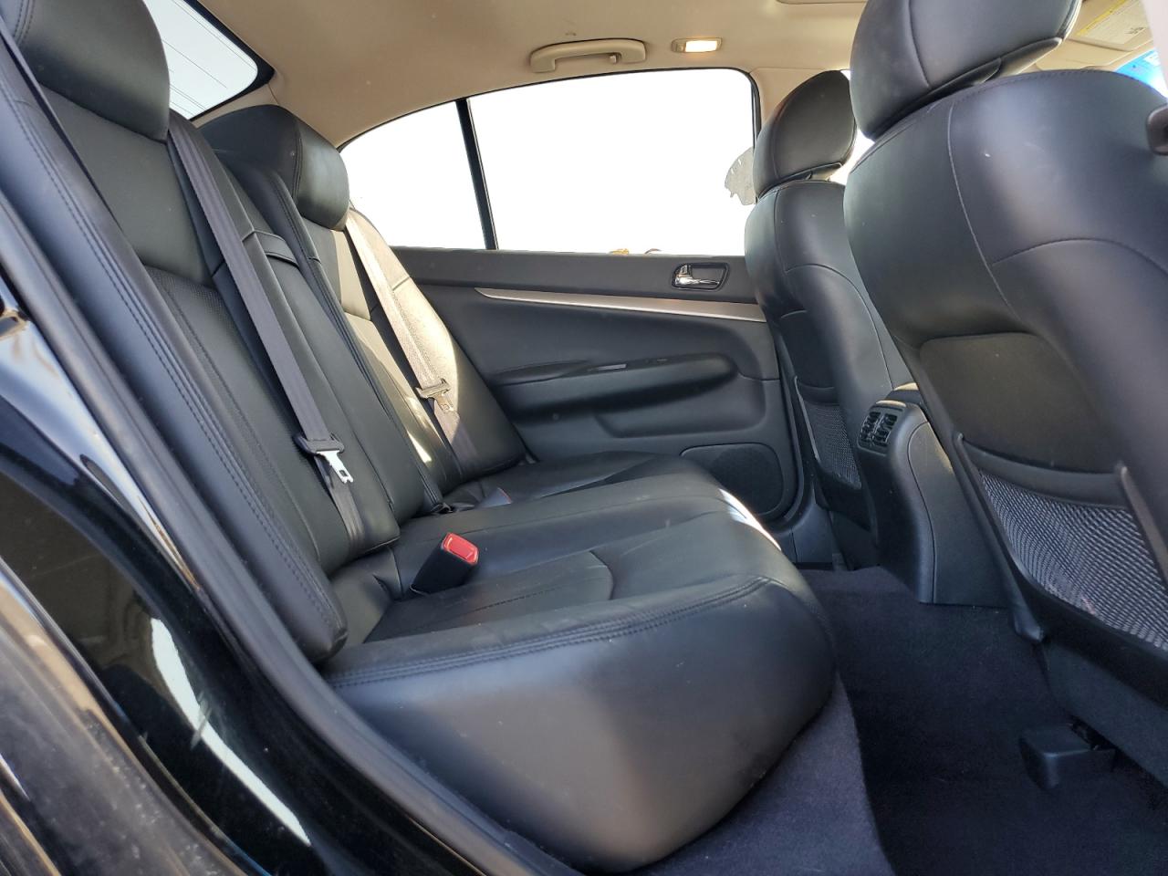 2011 Infiniti G - Image 10